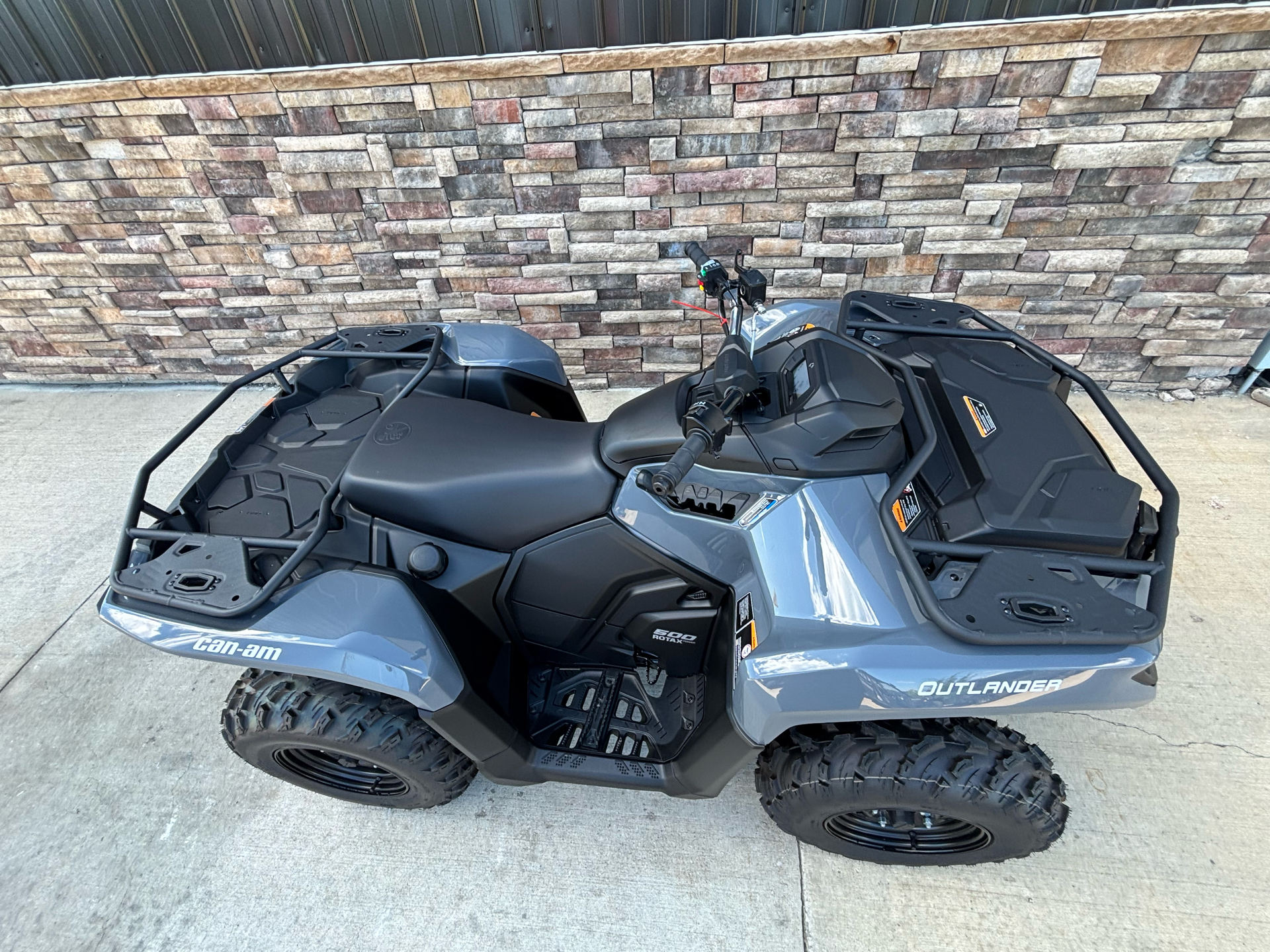 2025 Can-Am Outlander 500 in Columbia, Missouri - Photo 9