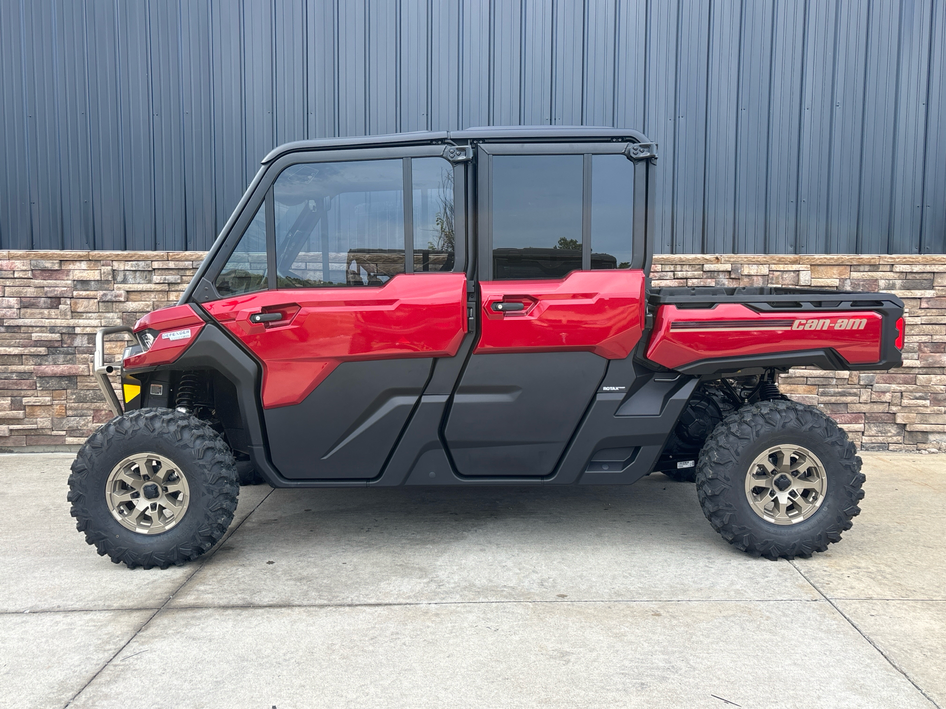 2025 Can-Am Defender MAX Limited in Columbia, Missouri - Photo 1