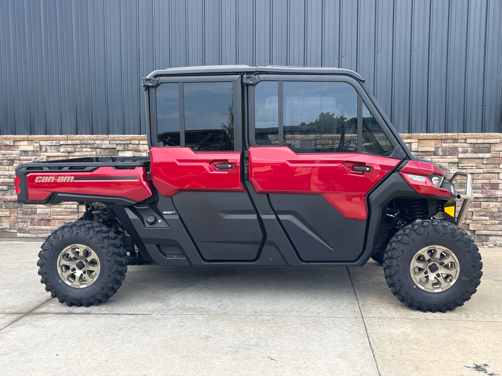 2025 Can-Am Defender MAX Limited in Columbia, Missouri - Photo 12