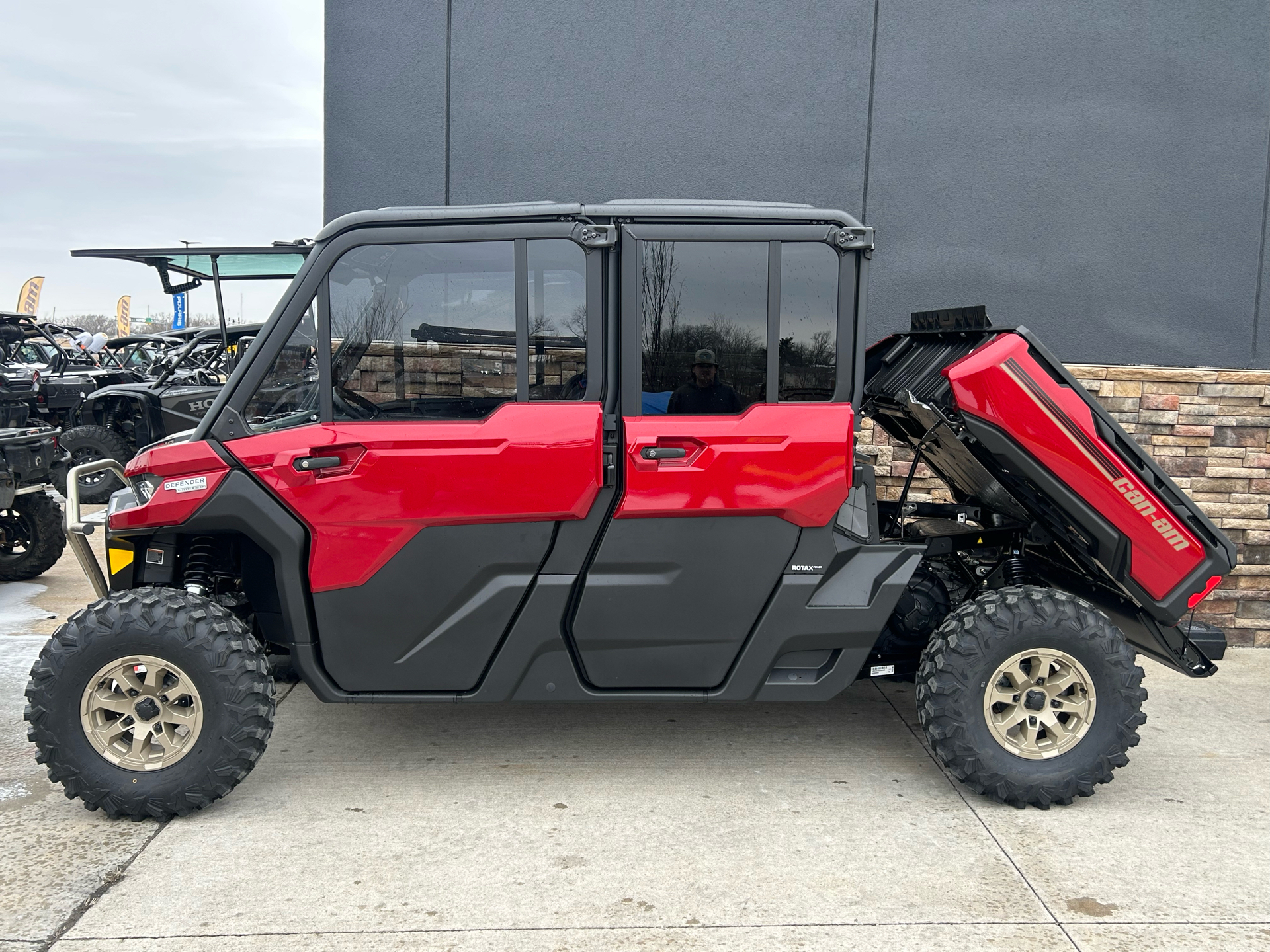 2025 Can-Am Defender MAX Limited in Columbia, Missouri - Photo 6