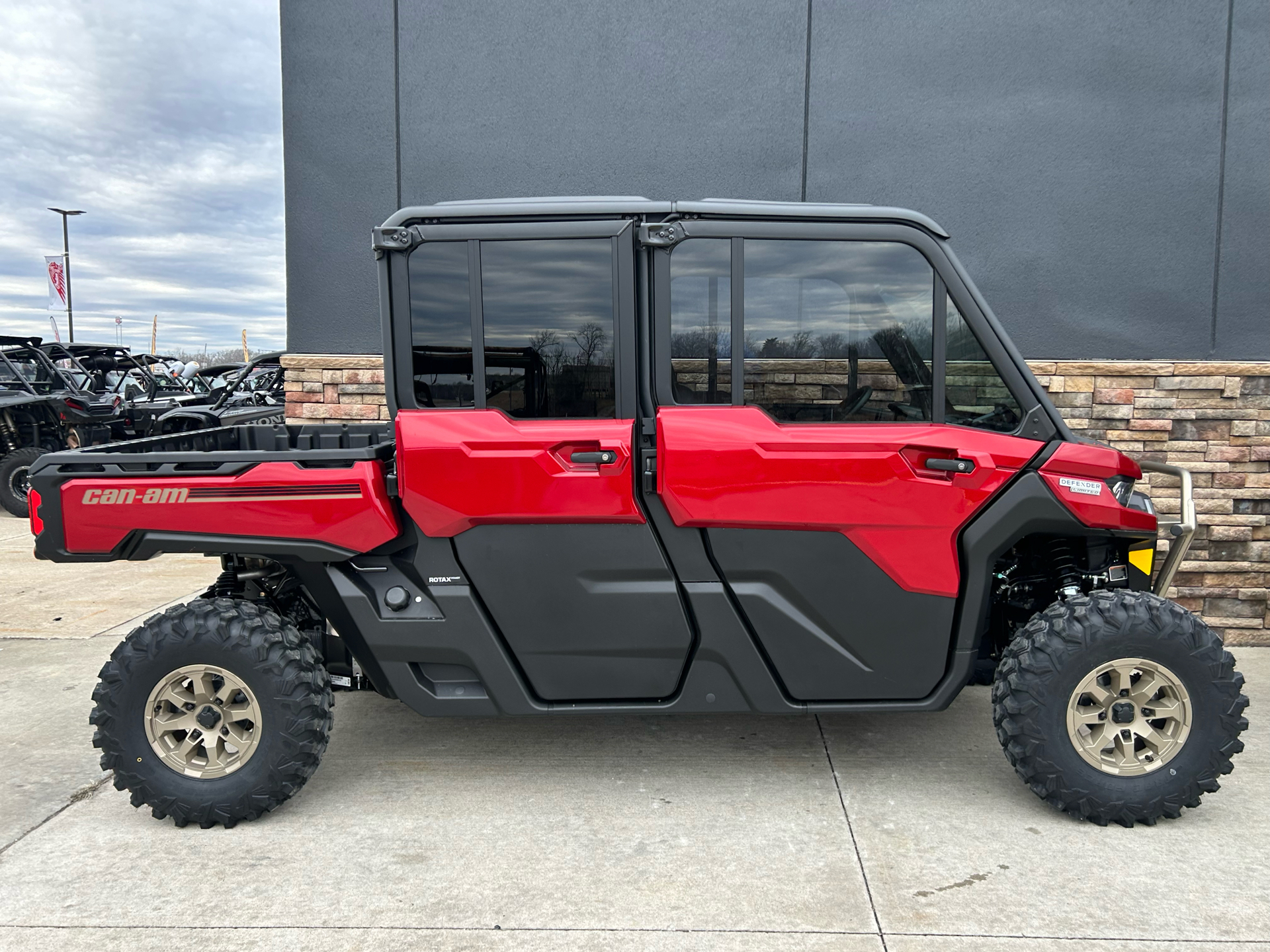 2025 Can-Am Defender MAX Limited in Columbia, Missouri - Photo 12