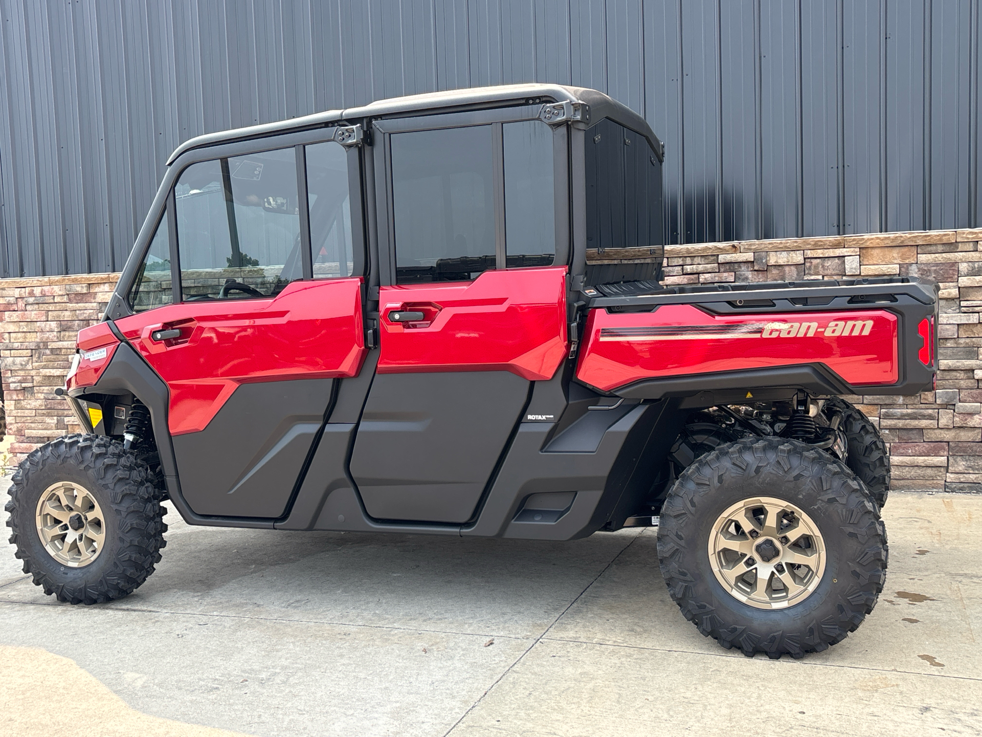 2025 Can-Am Defender MAX Limited in Columbia, Missouri - Photo 1