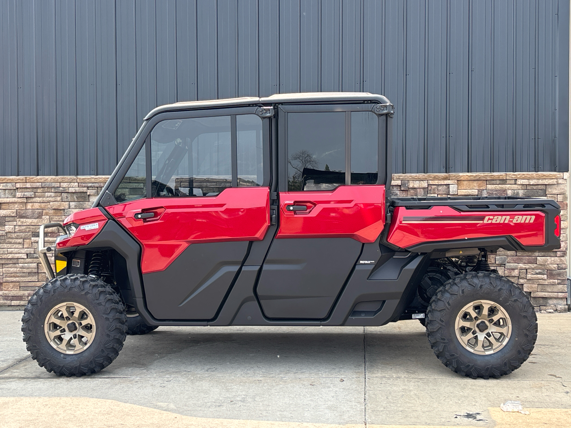 2025 Can-Am Defender MAX Limited in Columbia, Missouri - Photo 2