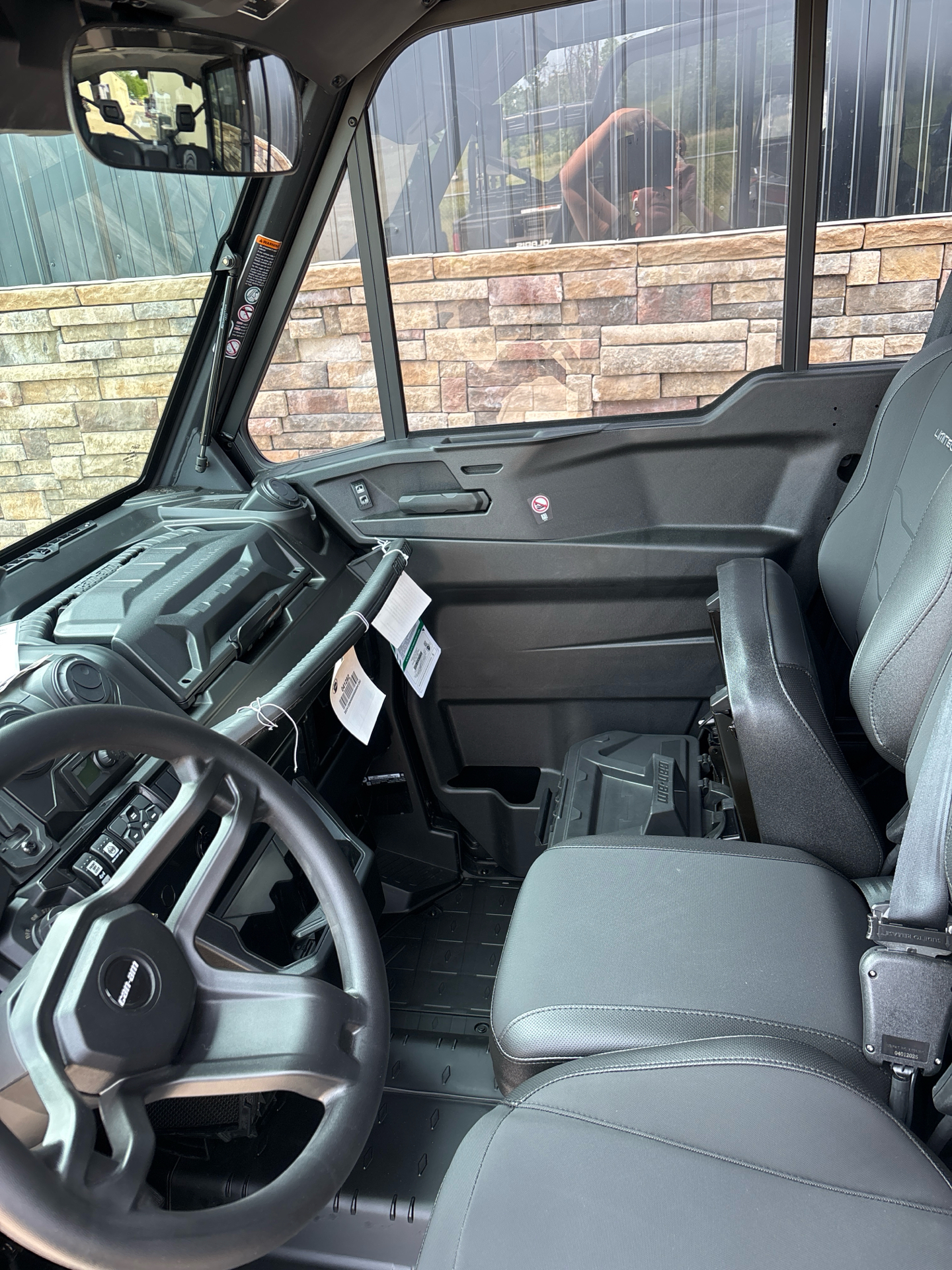 2025 Can-Am Defender MAX Limited in Columbia, Missouri - Photo 9
