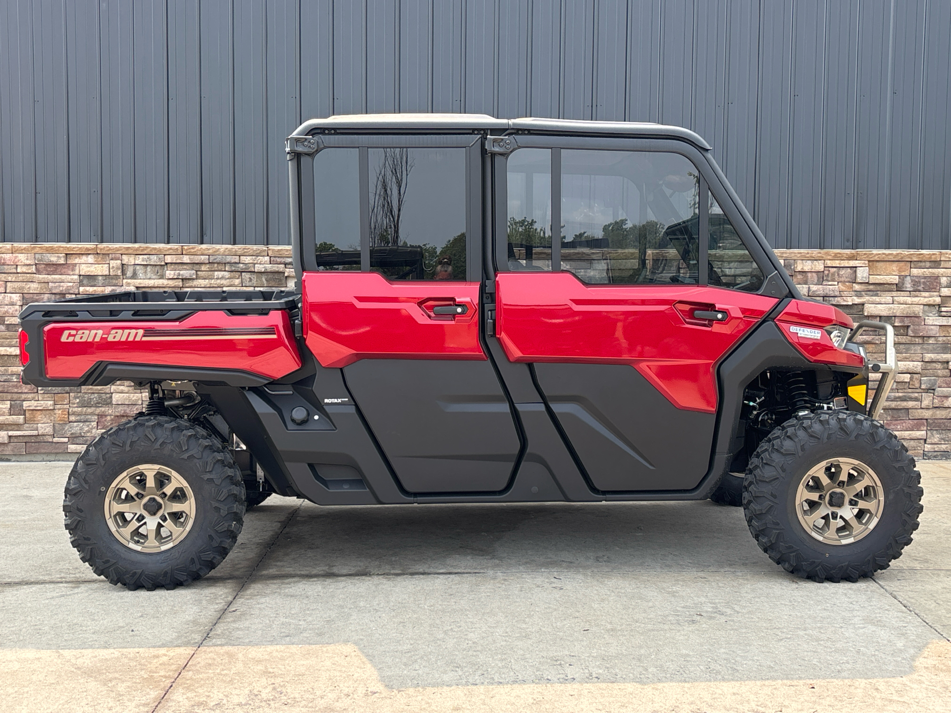2025 Can-Am Defender MAX Limited in Columbia, Missouri - Photo 14