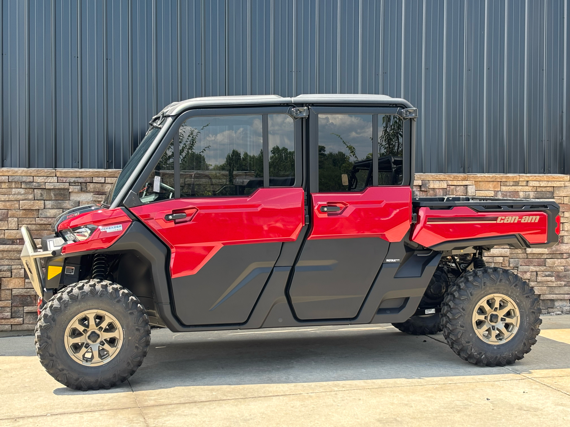 2025 Can-Am Defender MAX Limited in Columbia, Missouri - Photo 2