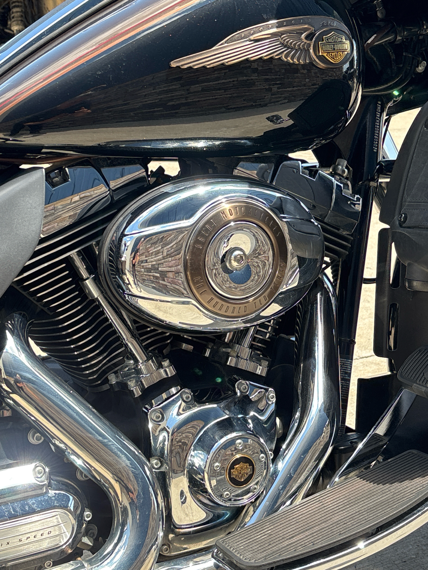 2013 Harley-Davidson Electra Glide® Ultra Limited 110th Anniversary Edition in Columbia, Missouri - Photo 6