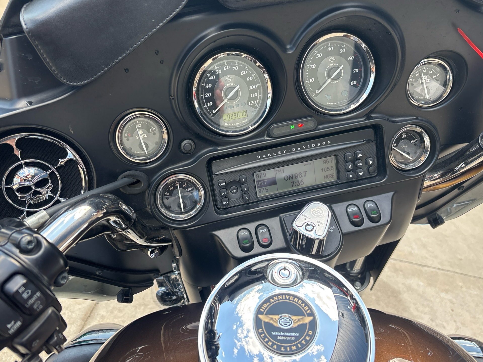 2013 Harley-Davidson Electra Glide® Ultra Limited 110th Anniversary Edition in Columbia, Missouri - Photo 10