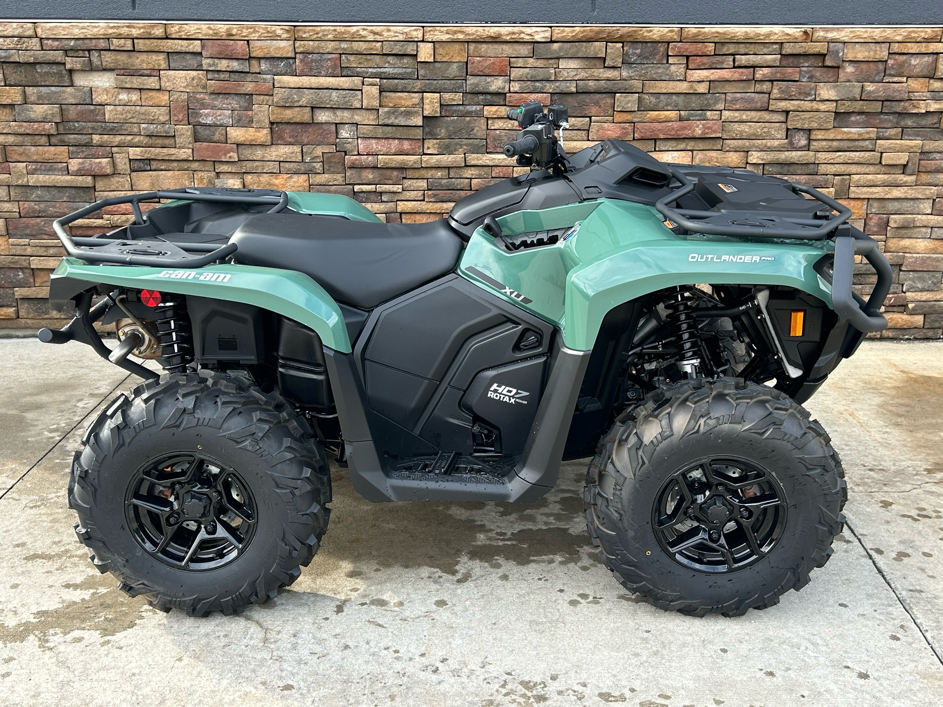 2025 Can-Am Outlander PRO XU HD7 in Columbia, Missouri - Photo 9