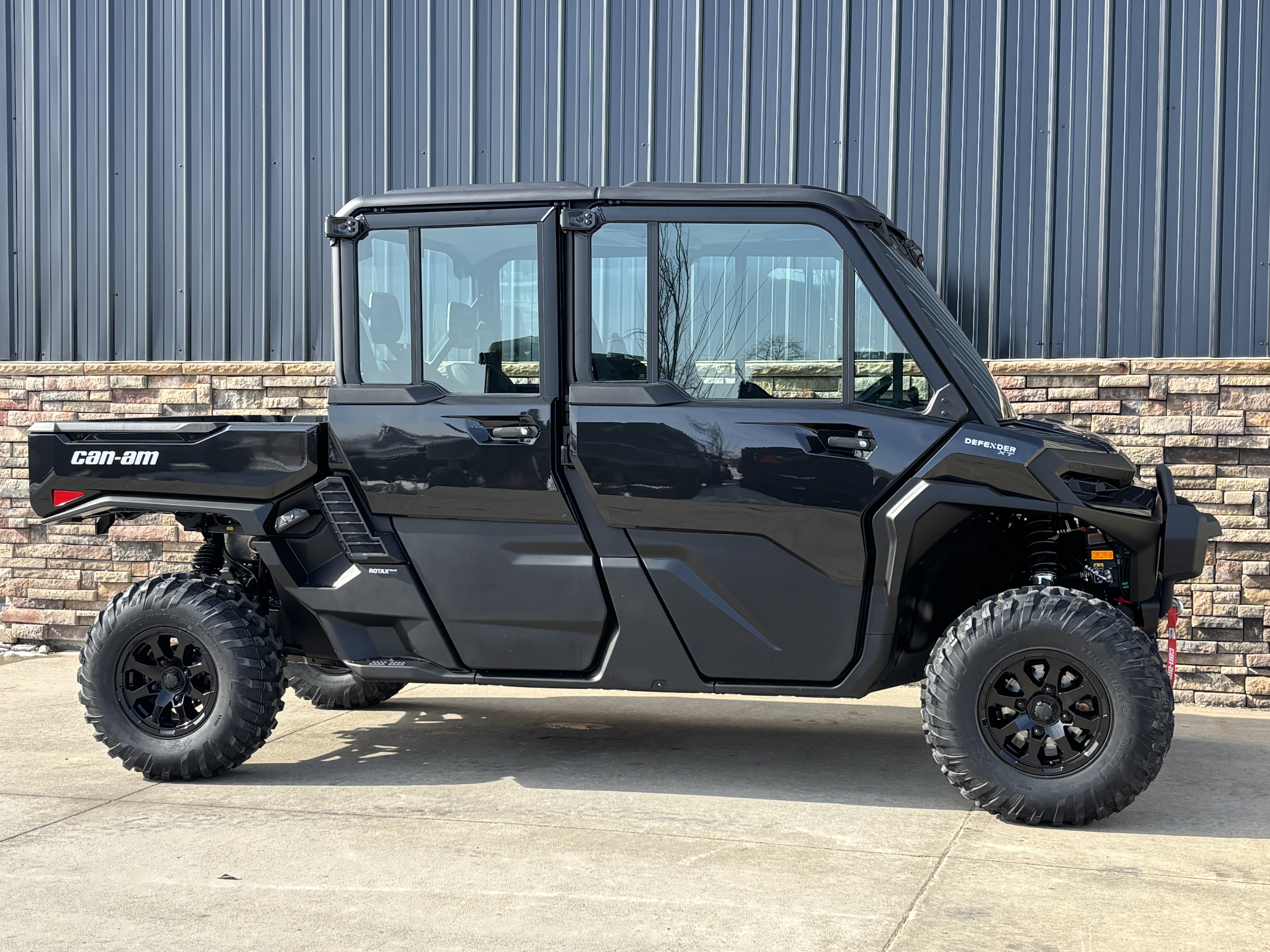 2026 Can-Am Defender MAX XT CAB HD11 in Columbia, Missouri - Photo 2