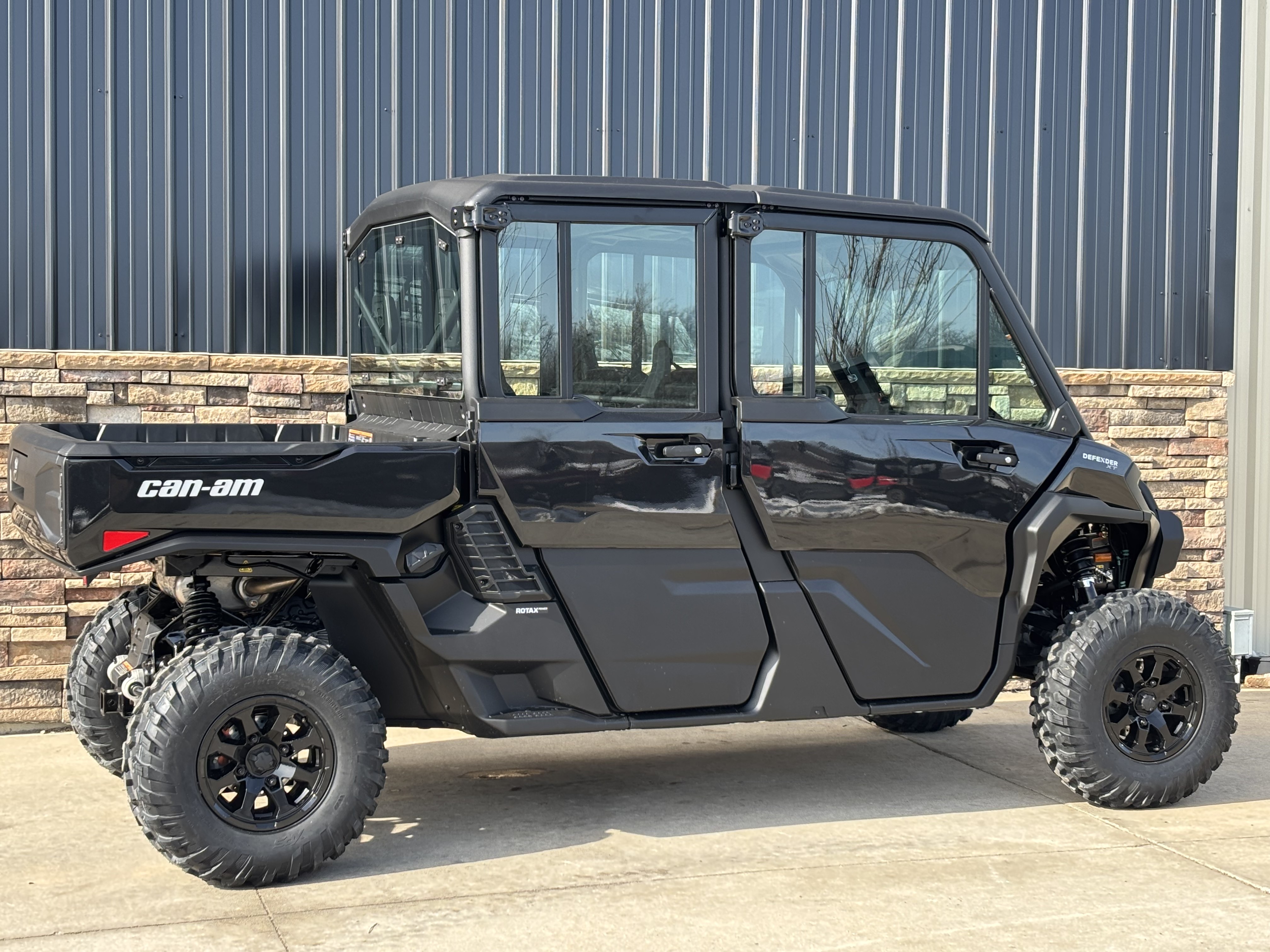 2026 Can-Am Defender MAX XT CAB HD11 in Columbia, Missouri - Photo 3