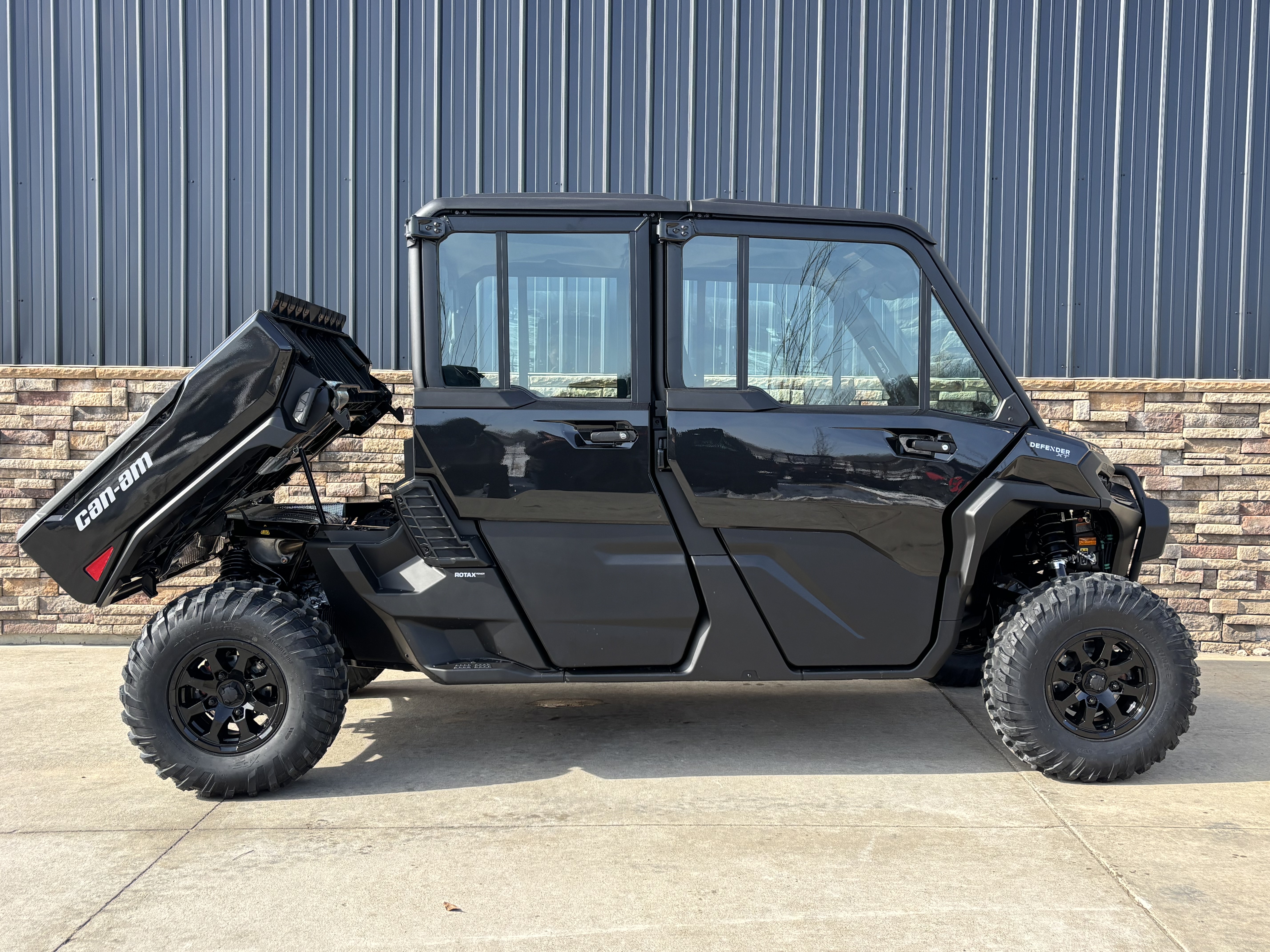 2026 Can-Am Defender MAX XT CAB HD11 in Columbia, Missouri - Photo 8