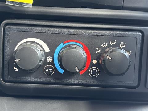 2026 Can-Am Defender MAX XT CAB HD11 in Columbia, Missouri - Photo 13