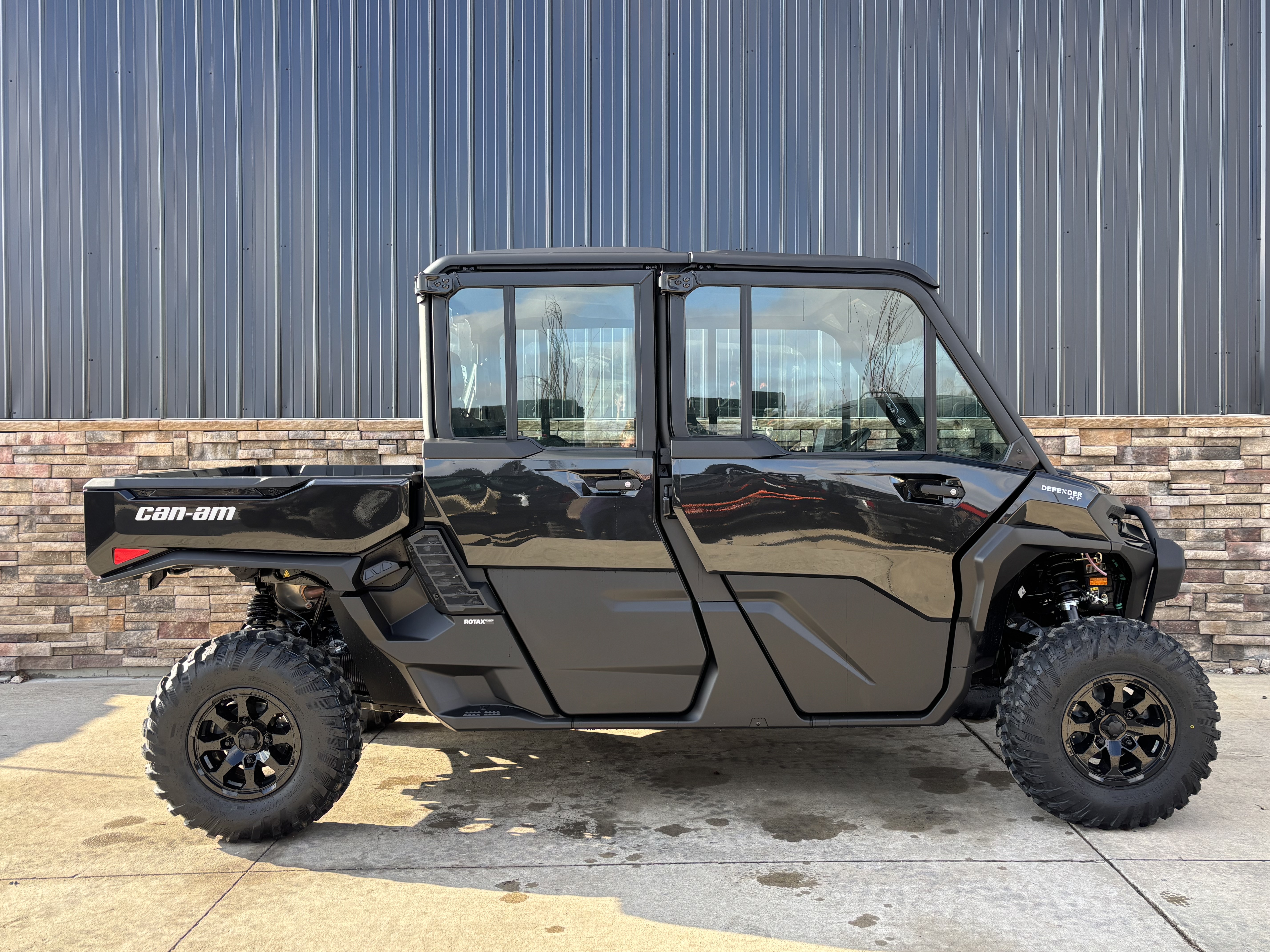 2026 Can-Am Defender MAX XT CAB HD11 in Columbia, Missouri - Photo 1