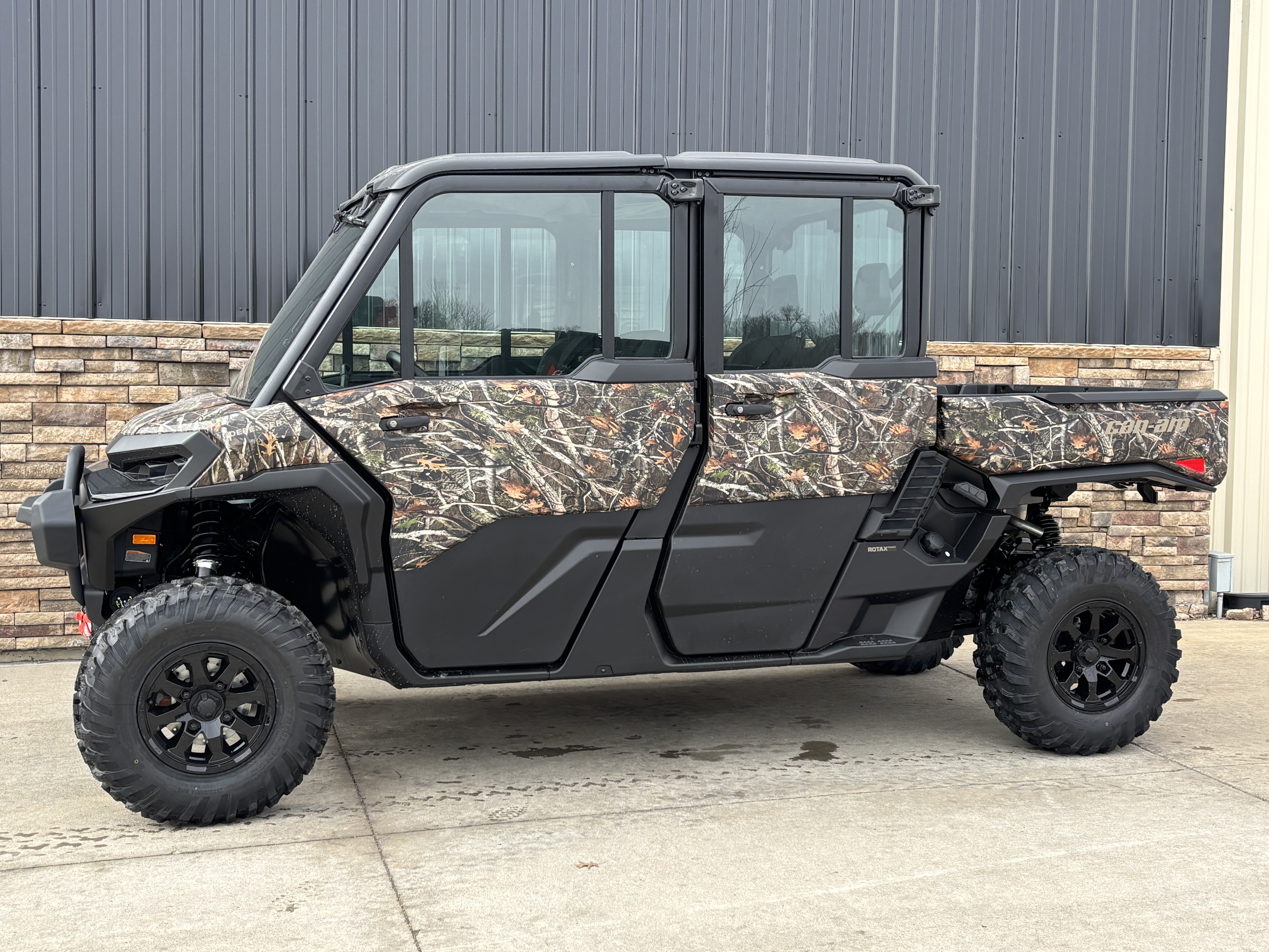 2026 Can-Am Defender MAX XT CAB HD11 in Columbia, Missouri - Photo 2