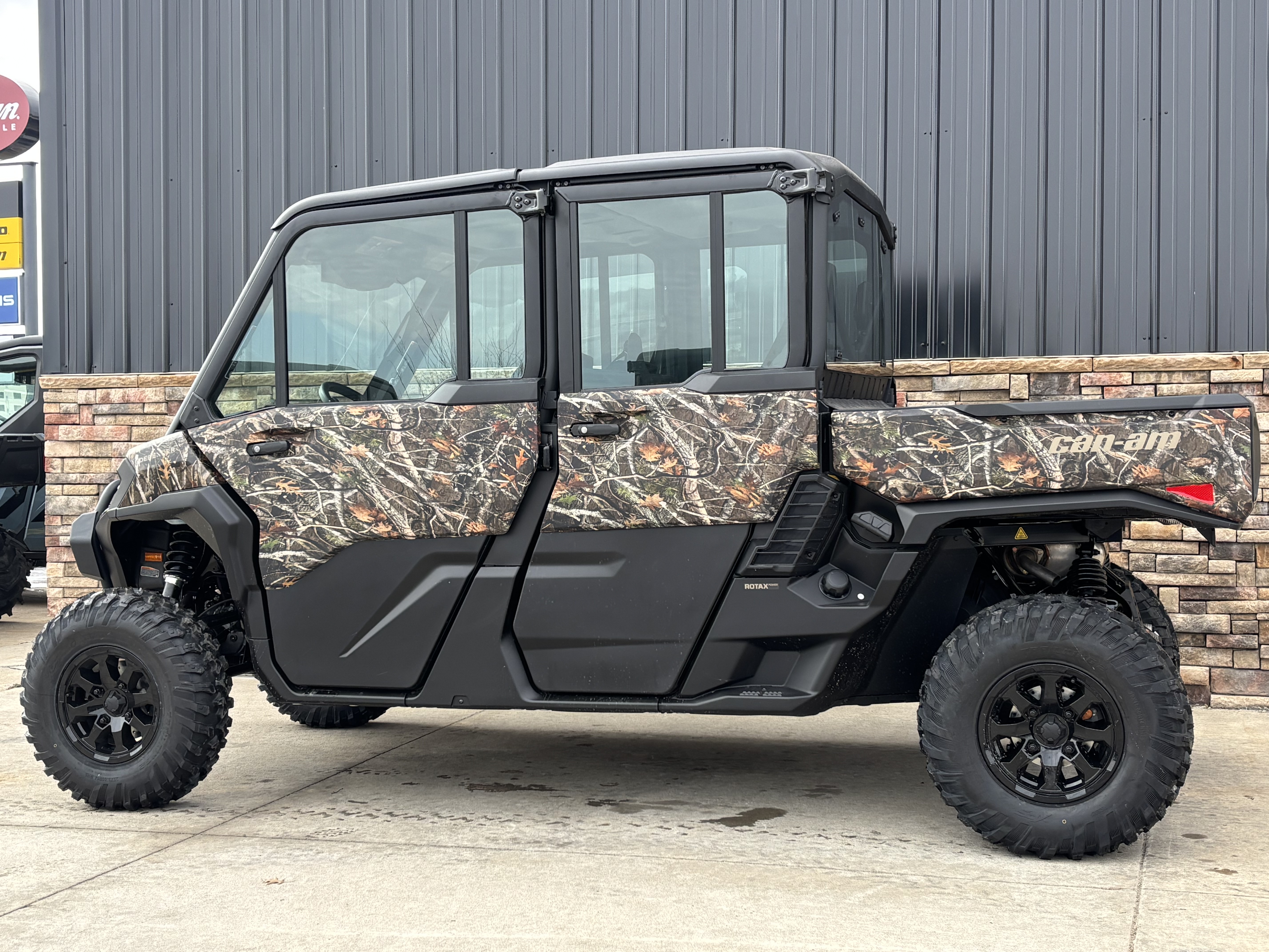 2026 Can-Am Defender MAX XT CAB HD11 in Columbia, Missouri - Photo 3