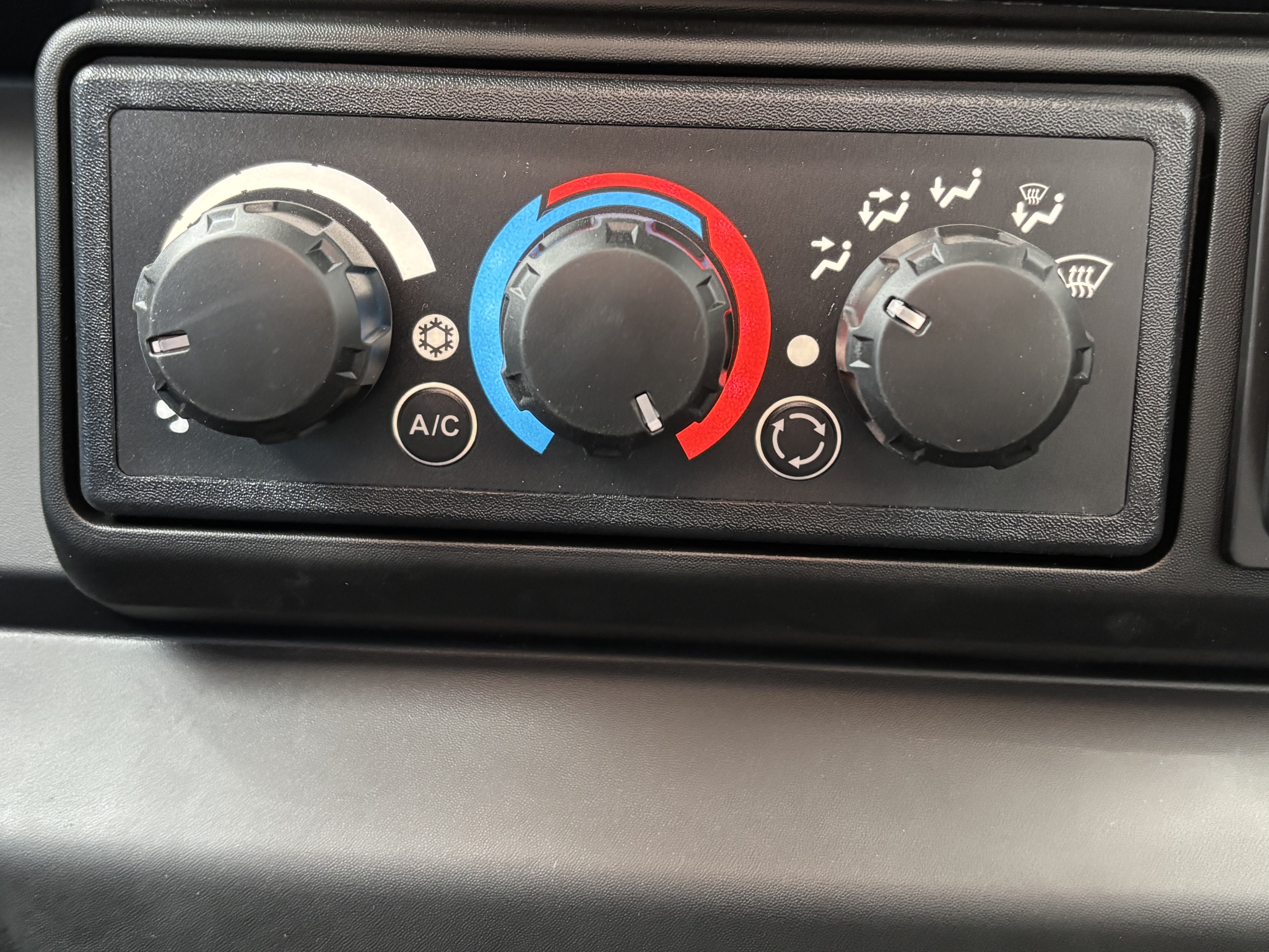 2026 Can-Am Defender MAX XT CAB HD11 in Columbia, Missouri - Photo 11