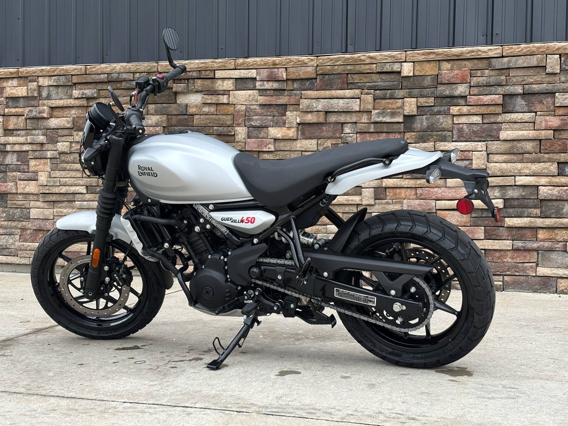 2026 Royal Enfield Guerrilla 450 in Columbia, Missouri - Photo 3