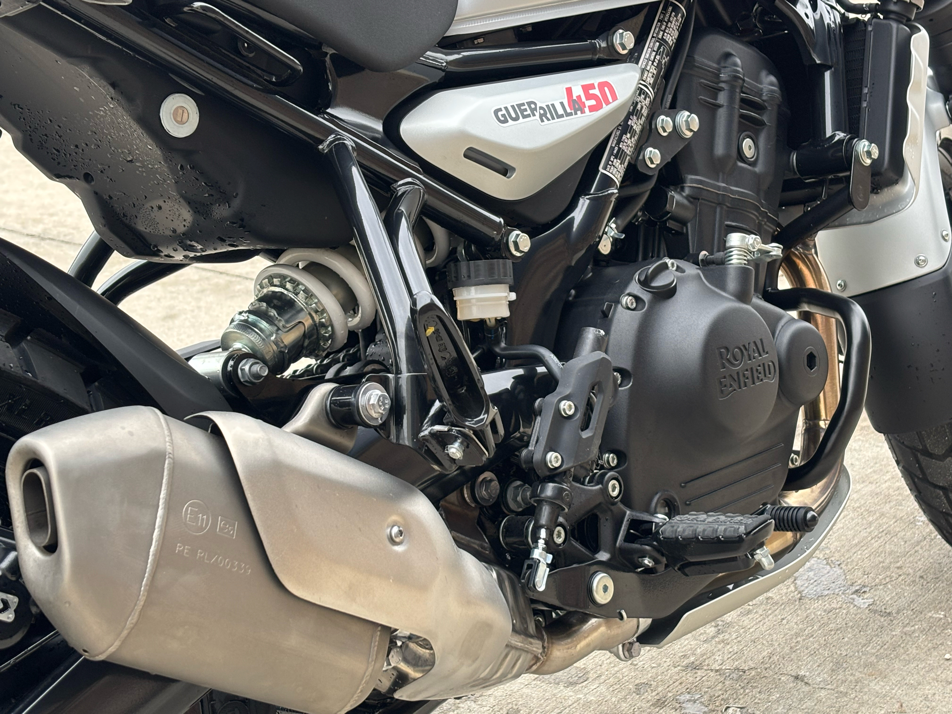 2026 Royal Enfield Guerrilla 450 in Columbia, Missouri - Photo 11