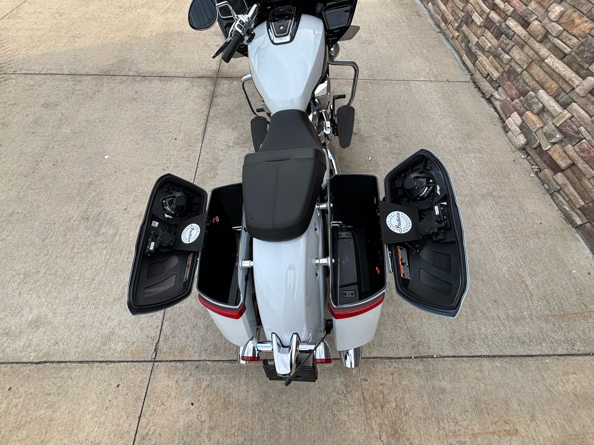 2024 Indian Motorcycle Challenger® Limited with PowerBand Audio Package in Columbia, Missouri - Photo 11
