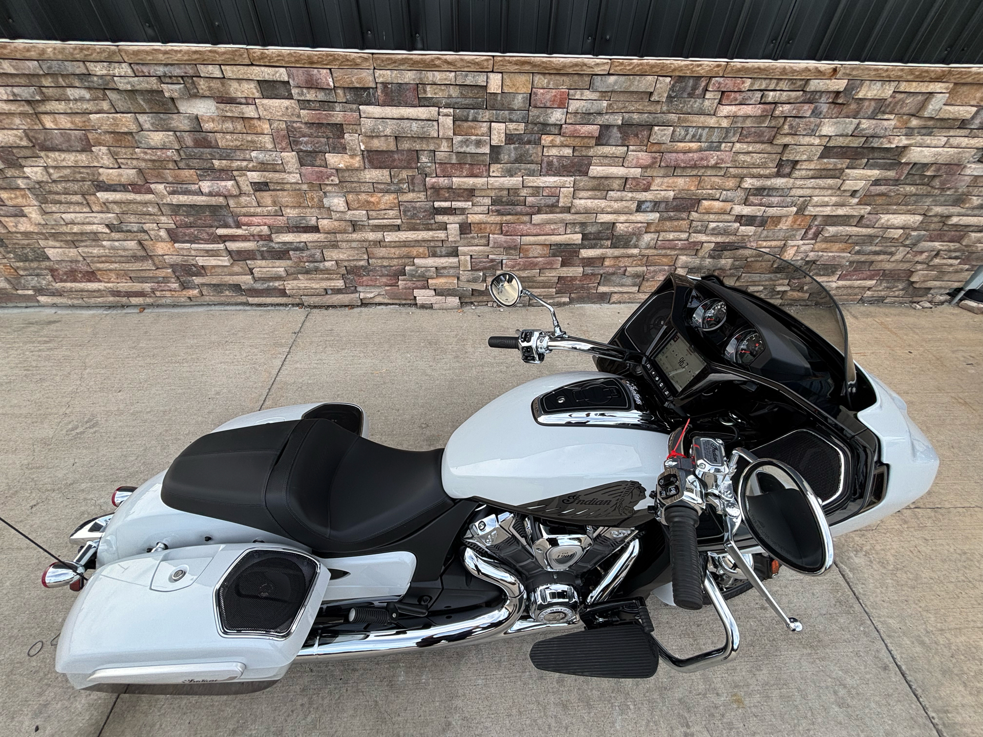 2024 Indian Motorcycle Challenger® Limited with PowerBand Audio Package in Columbia, Missouri - Photo 4