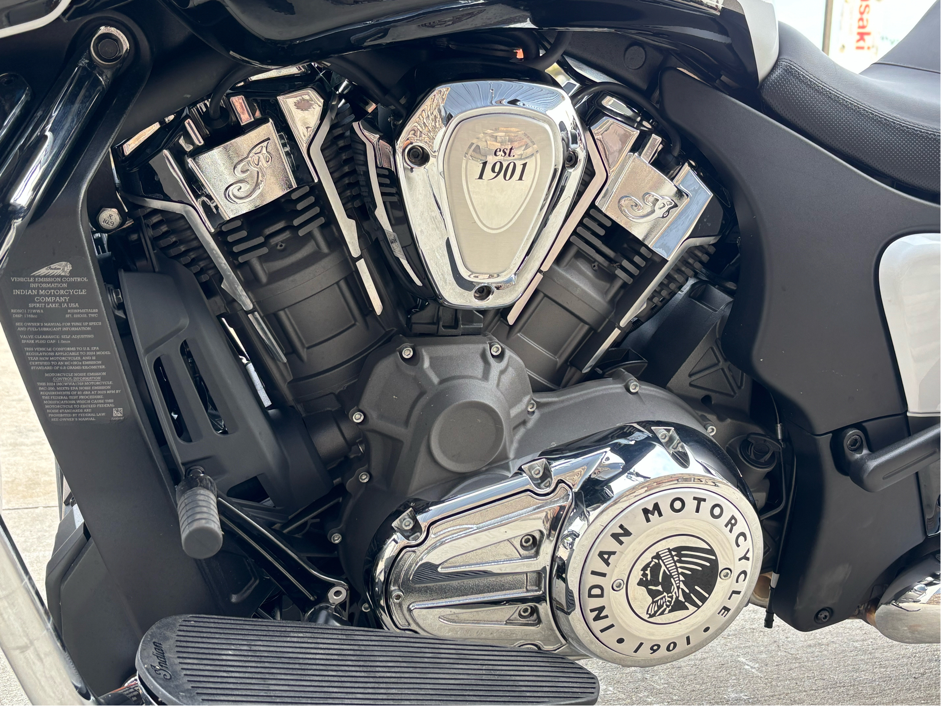 2024 Indian Motorcycle Challenger® Limited with PowerBand Audio Package in Columbia, Missouri - Photo 6