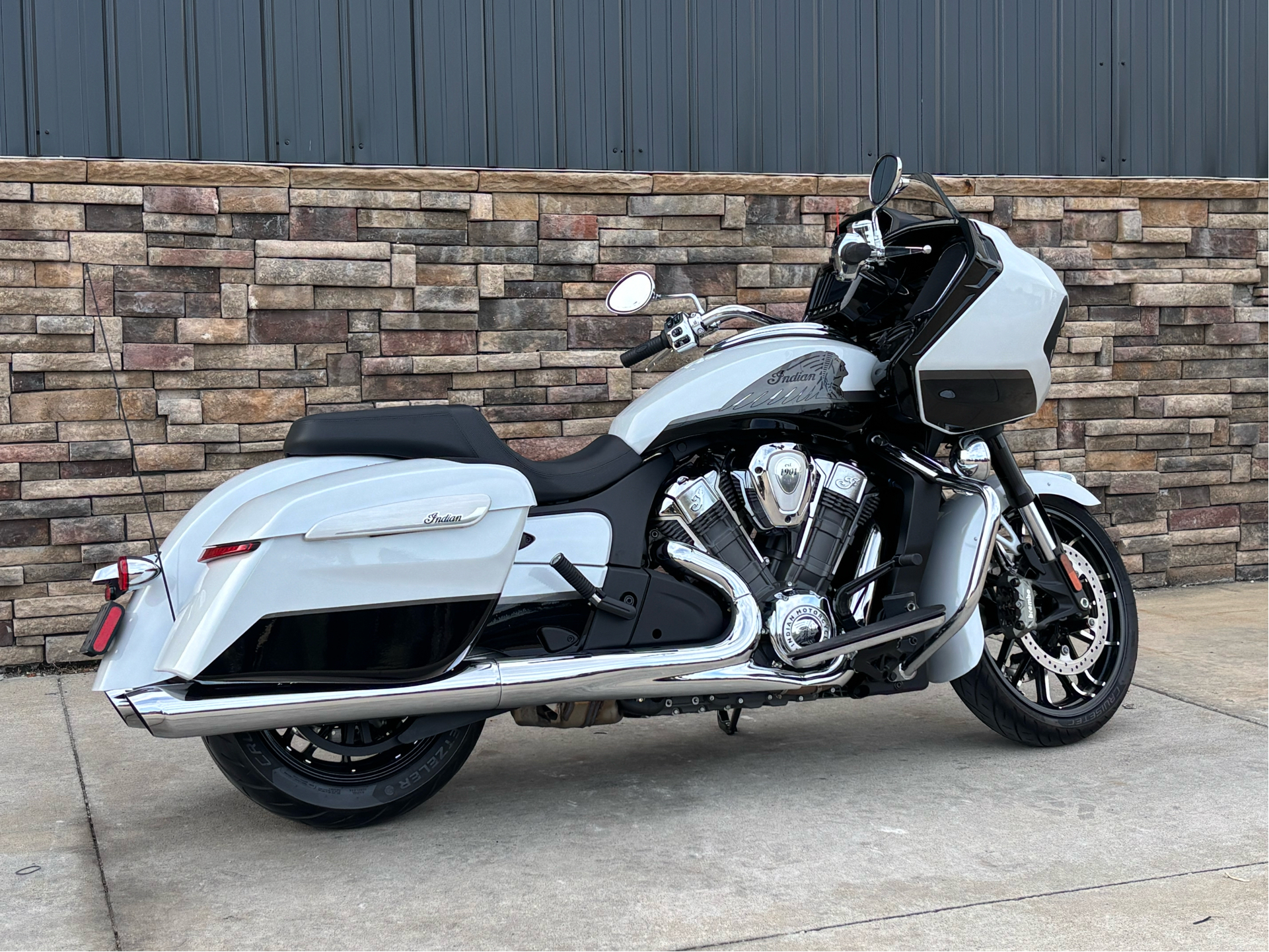 2024 Indian Motorcycle Challenger® Limited with PowerBand Audio Package in Columbia, Missouri - Photo 2