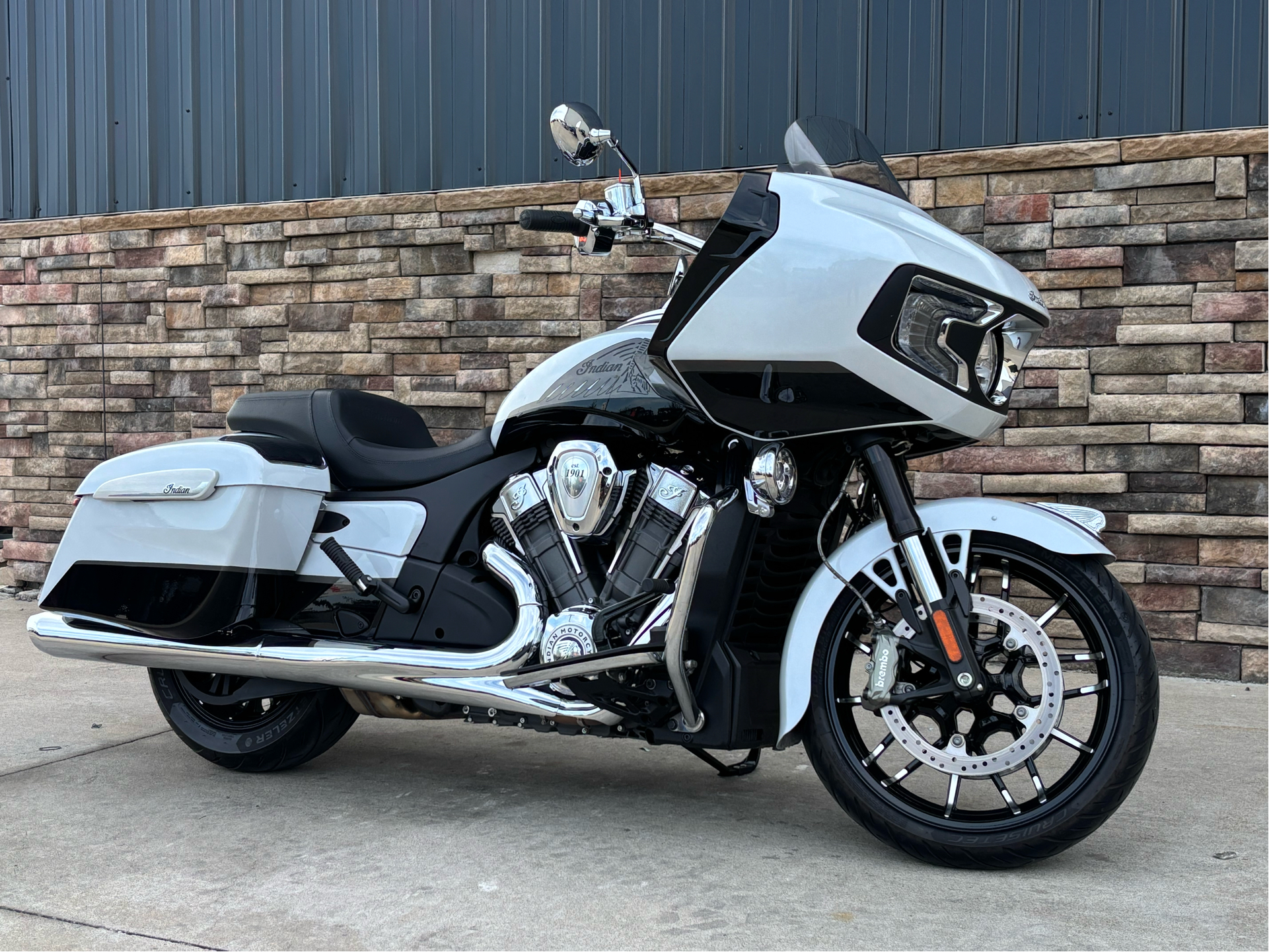 2024 Indian Motorcycle Challenger® Limited with PowerBand Audio Package in Columbia, Missouri - Photo 3