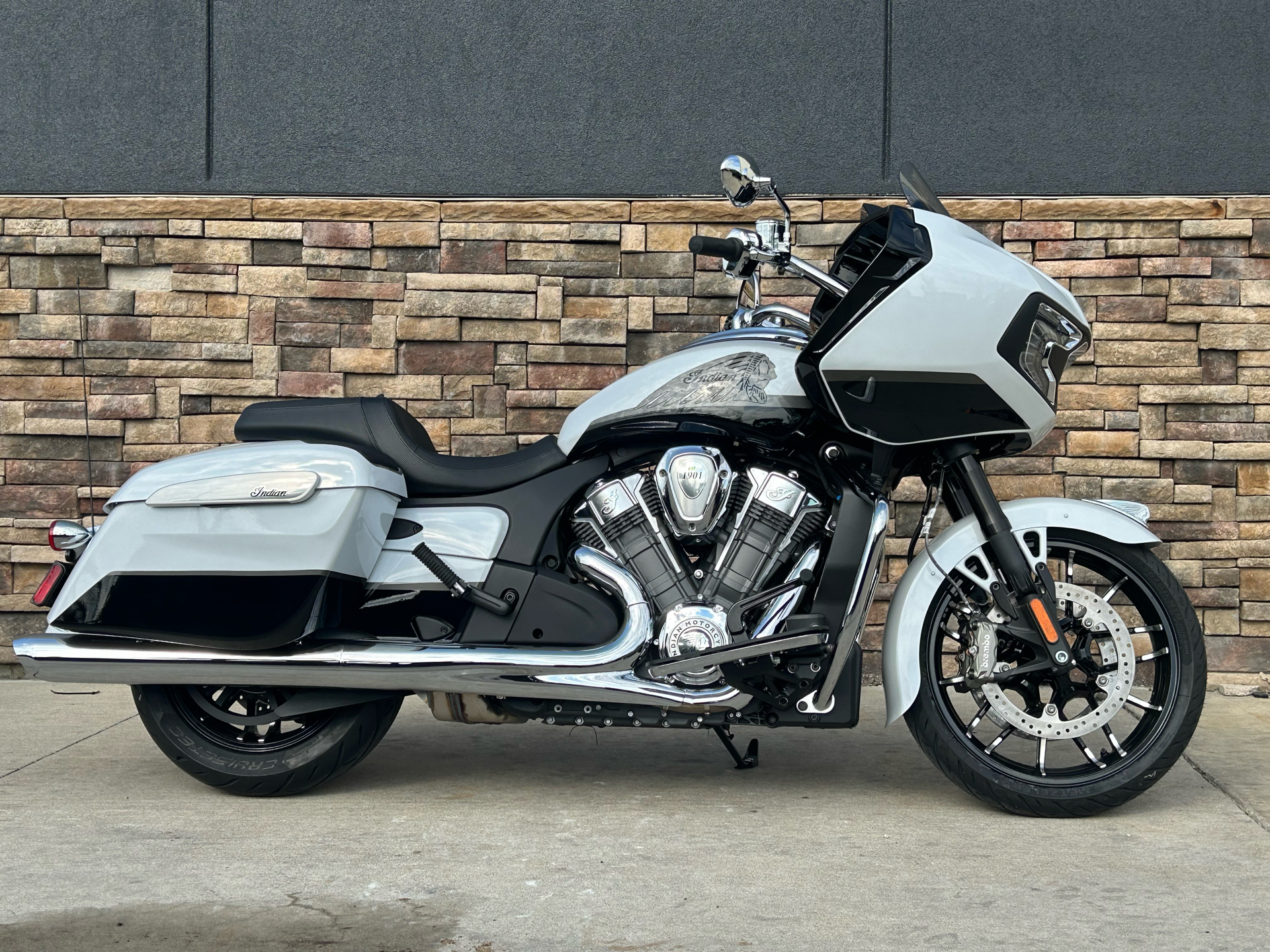 2024 Indian Motorcycle Challenger® Limited with PowerBand Audio Package in Columbia, Missouri - Photo 1