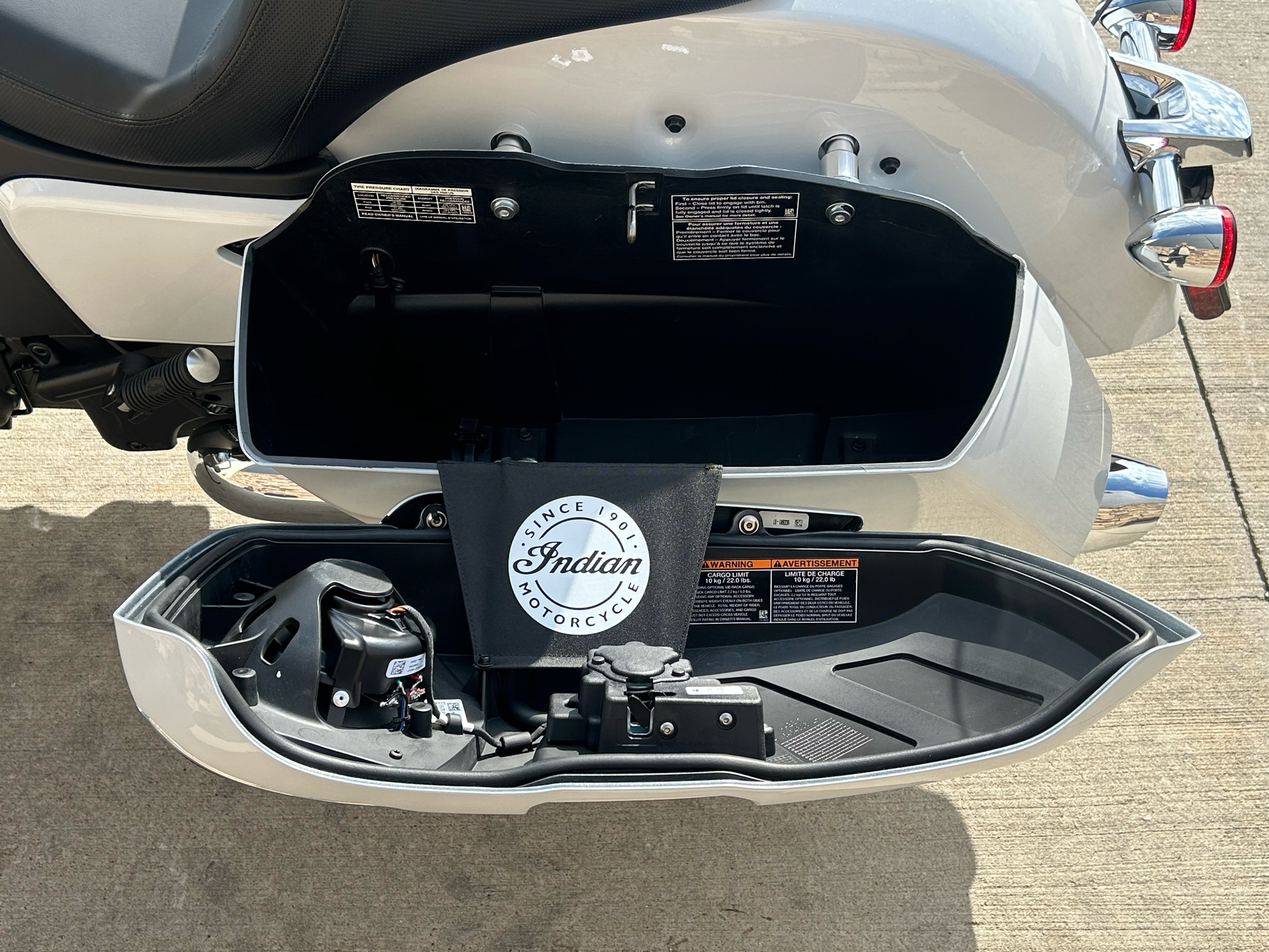 2024 Indian Motorcycle Challenger® Limited with PowerBand Audio Package in Columbia, Missouri - Photo 6