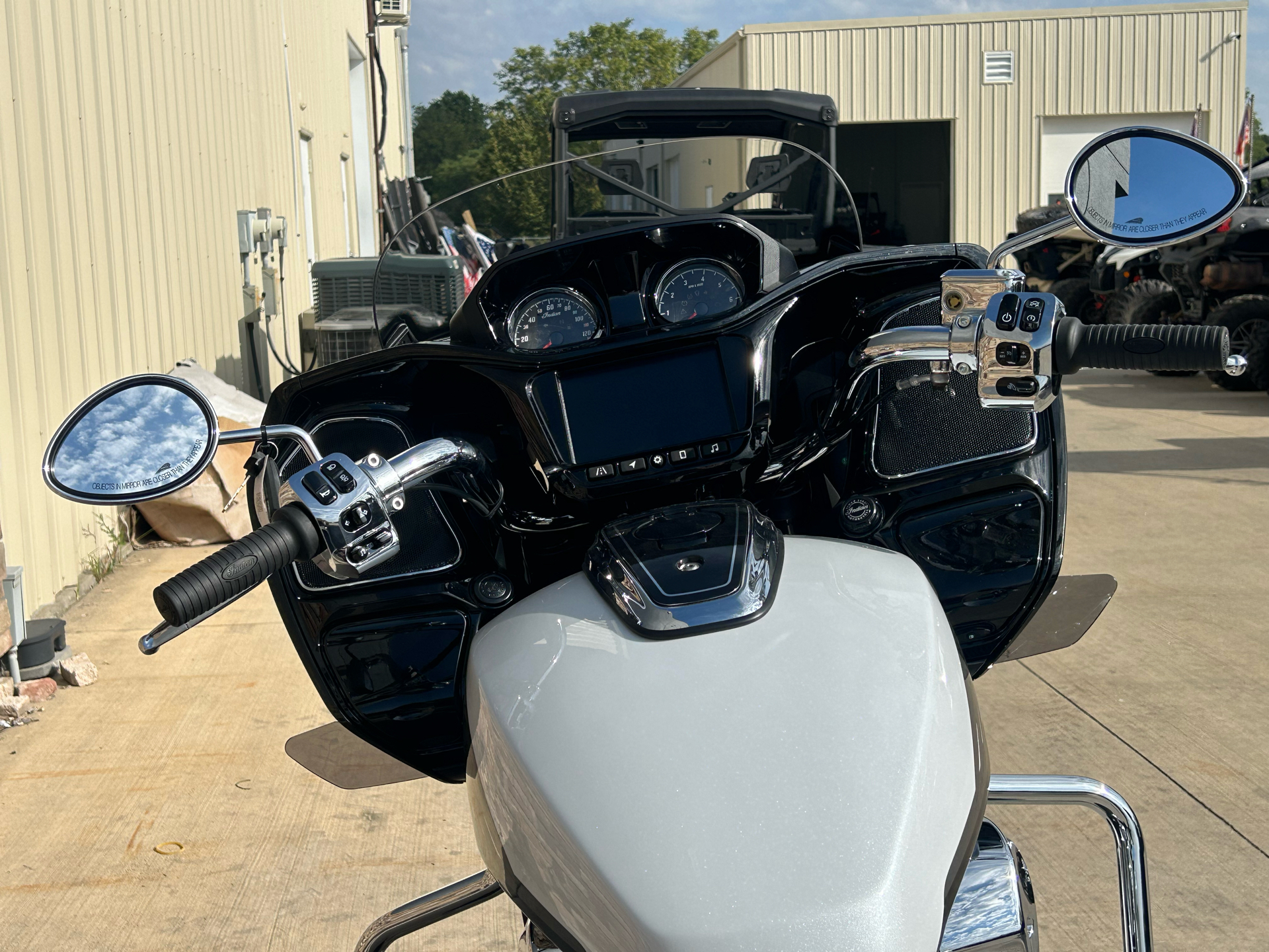 2024 Indian Motorcycle Challenger® Limited with PowerBand Audio Package in Columbia, Missouri - Photo 7