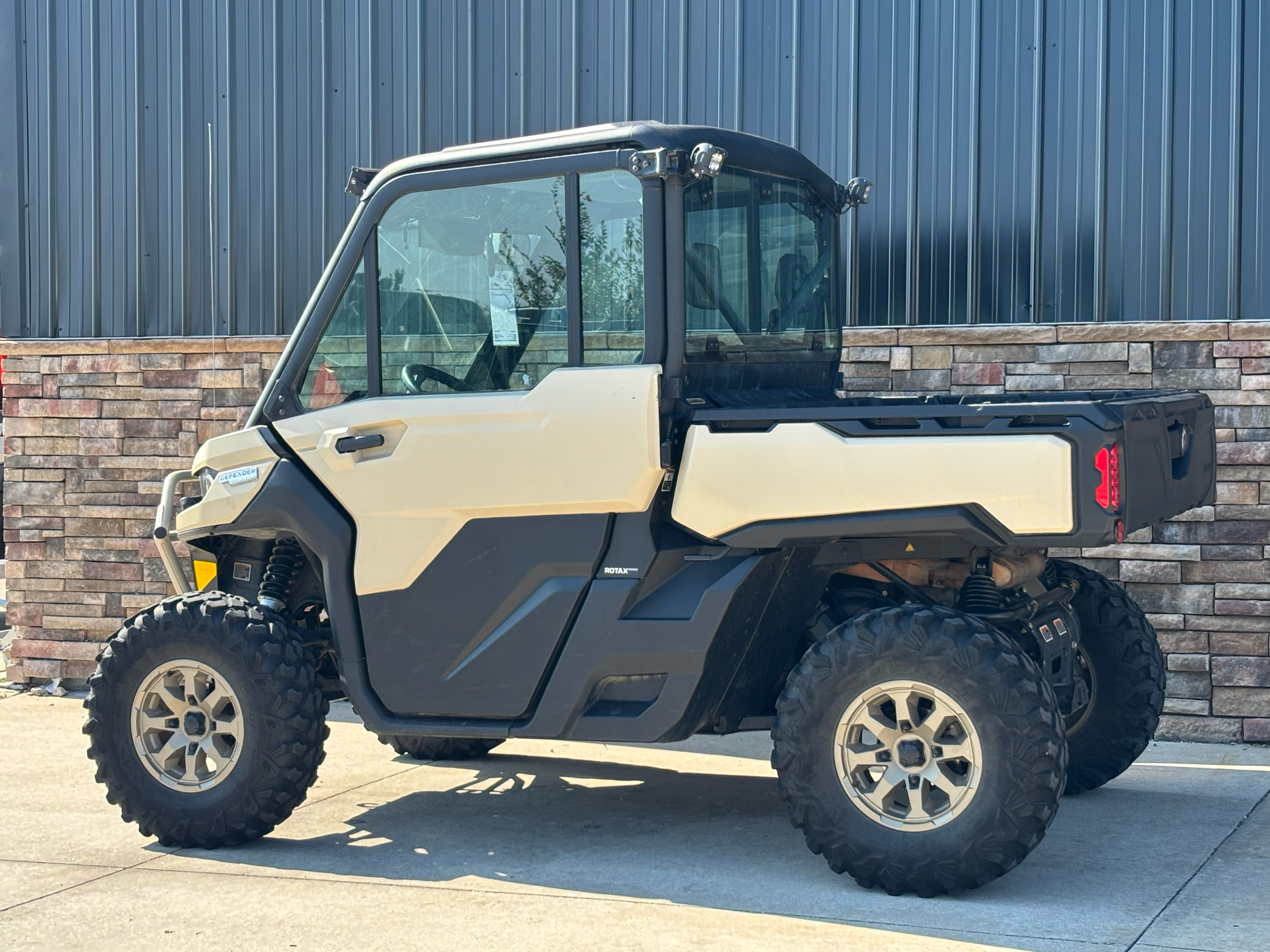 2024 Can-Am Defender Limited in Columbia, Missouri - Photo 2