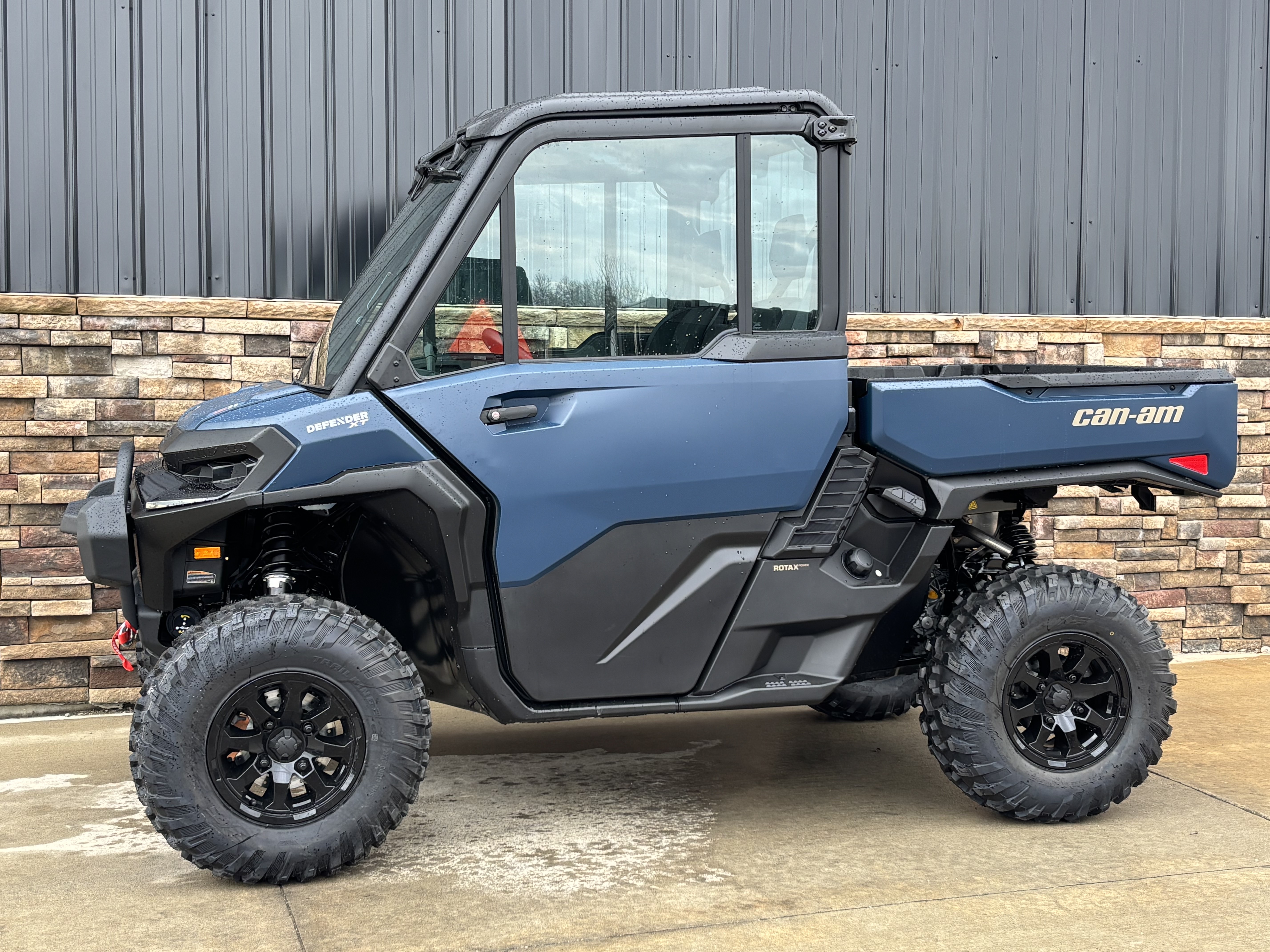 2026 Can-Am Defender XT CAB HD11 in Columbia, Missouri - Photo 2