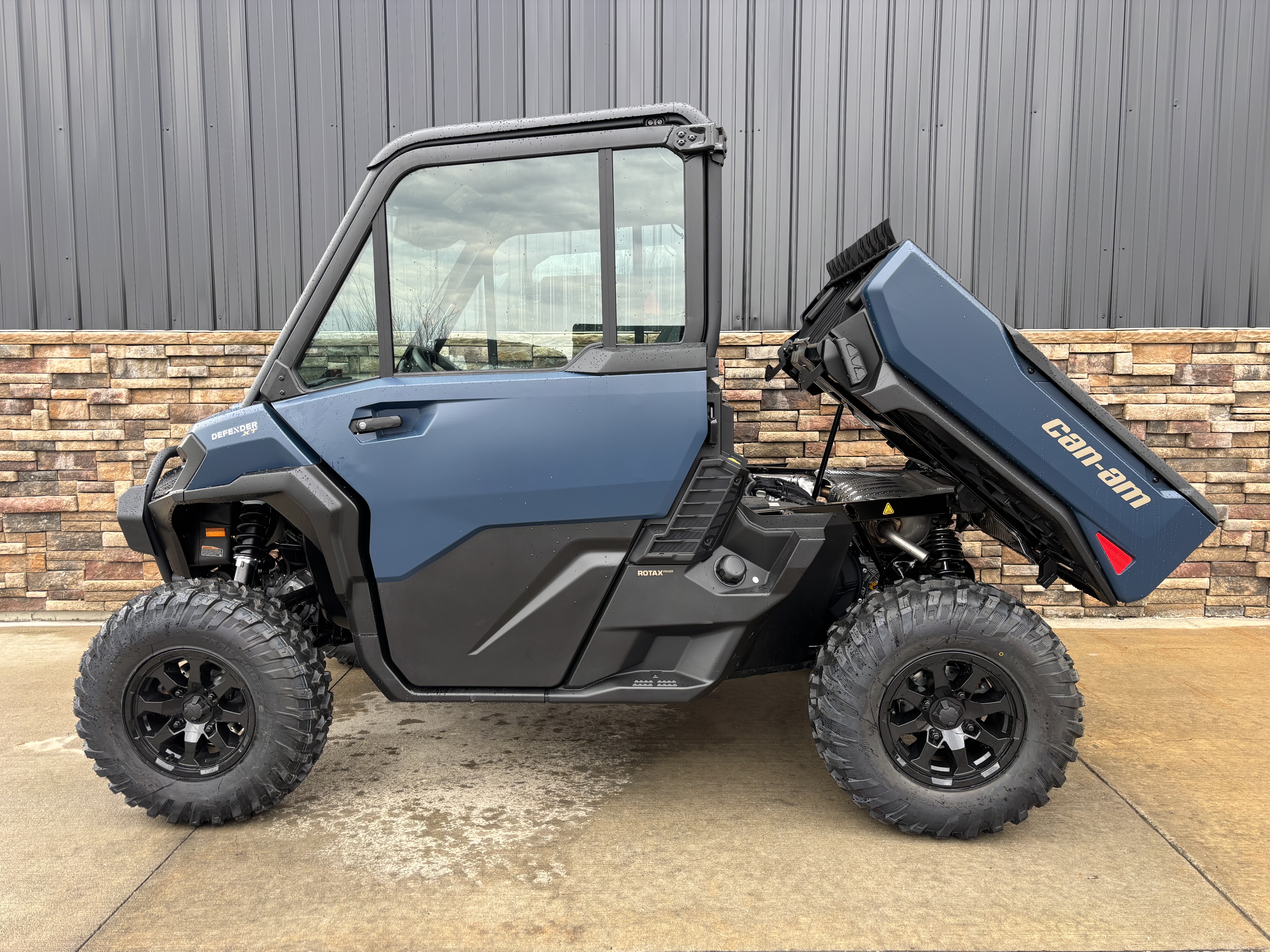 2026 Can-Am Defender XT CAB HD11 in Columbia, Missouri - Photo 9