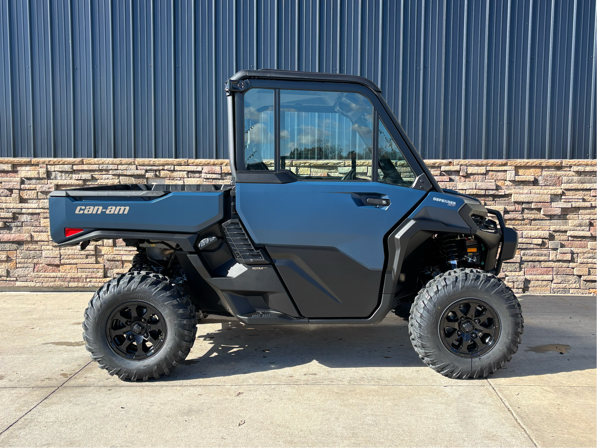 2026 Can-Am Defender XT CAB HD11 in Columbia, Missouri - Photo 1
