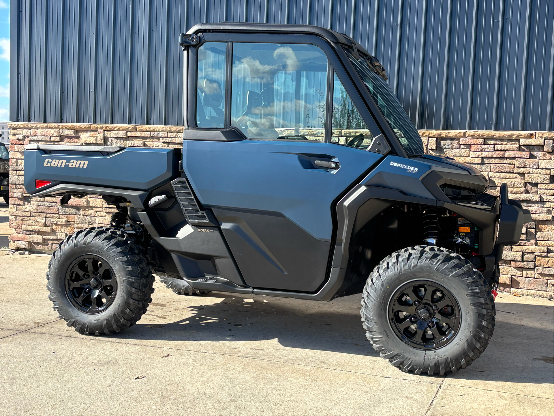 2026 Can-Am Defender XT CAB HD11 in Columbia, Missouri - Photo 2