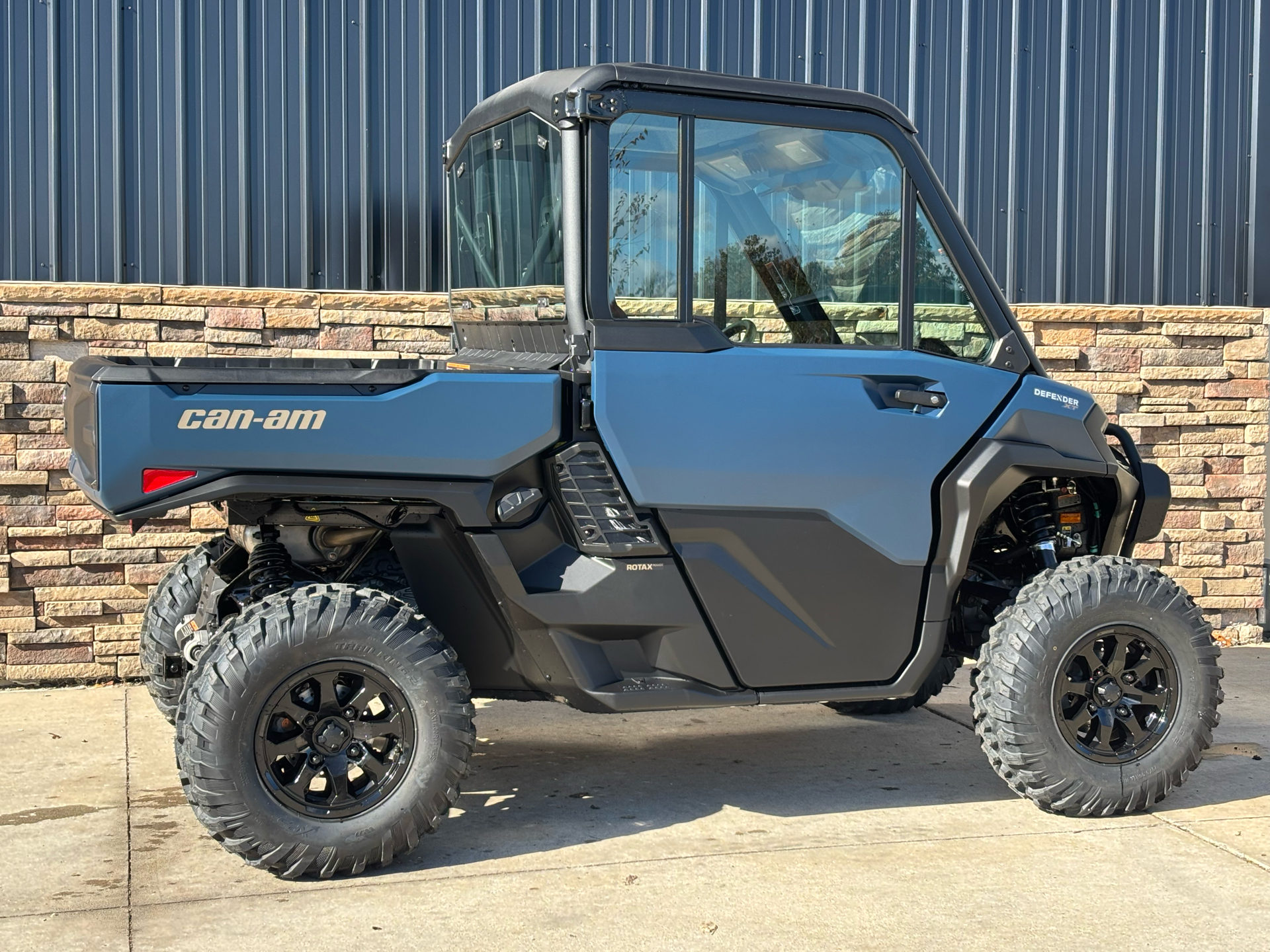 2026 Can-Am Defender XT CAB HD11 in Columbia, Missouri - Photo 3