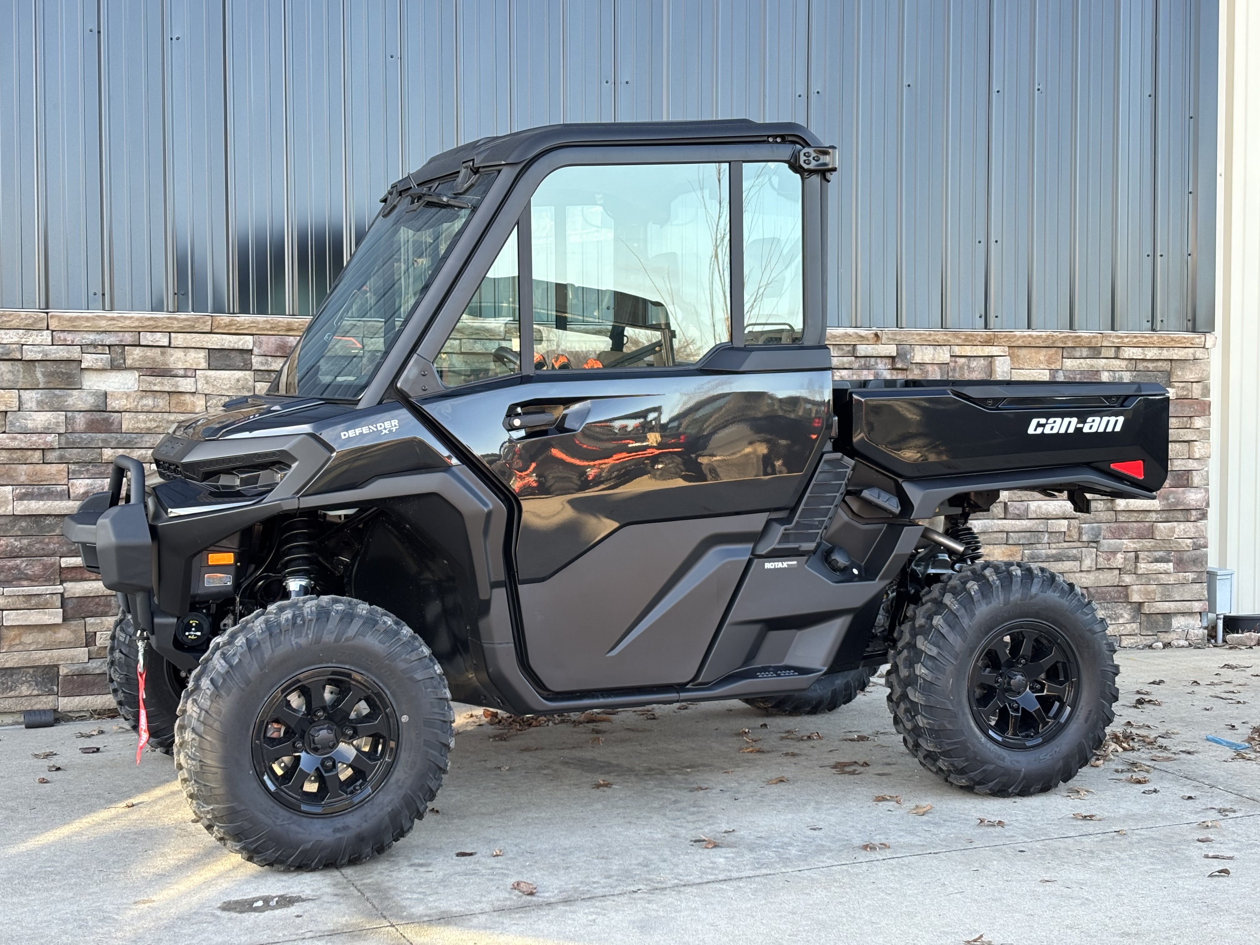 2026 Can-Am Defender XT CAB HD11 in Columbia, Missouri - Photo 2