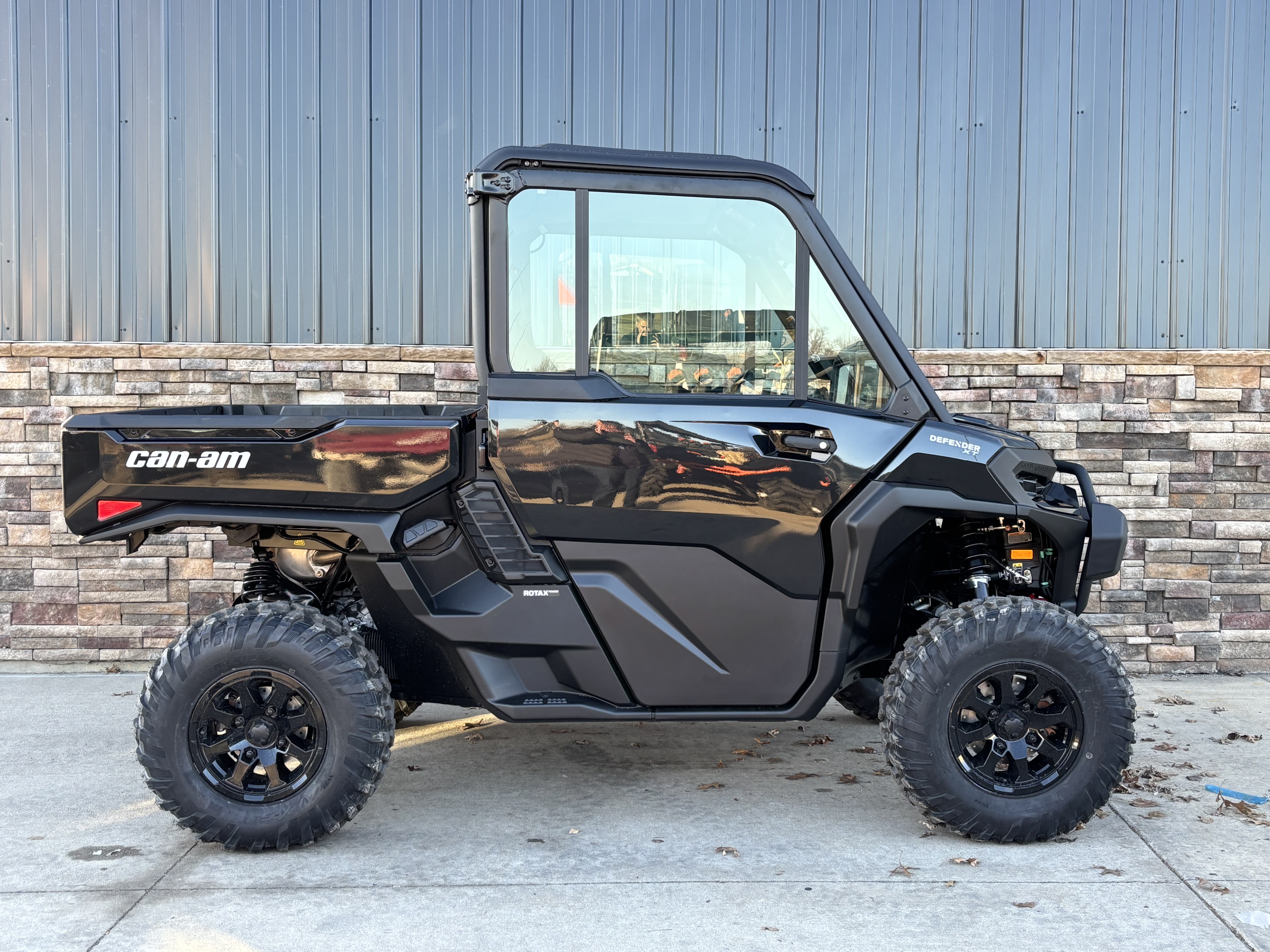 2026 Can-Am Defender XT CAB HD11 in Columbia, Missouri - Photo 18