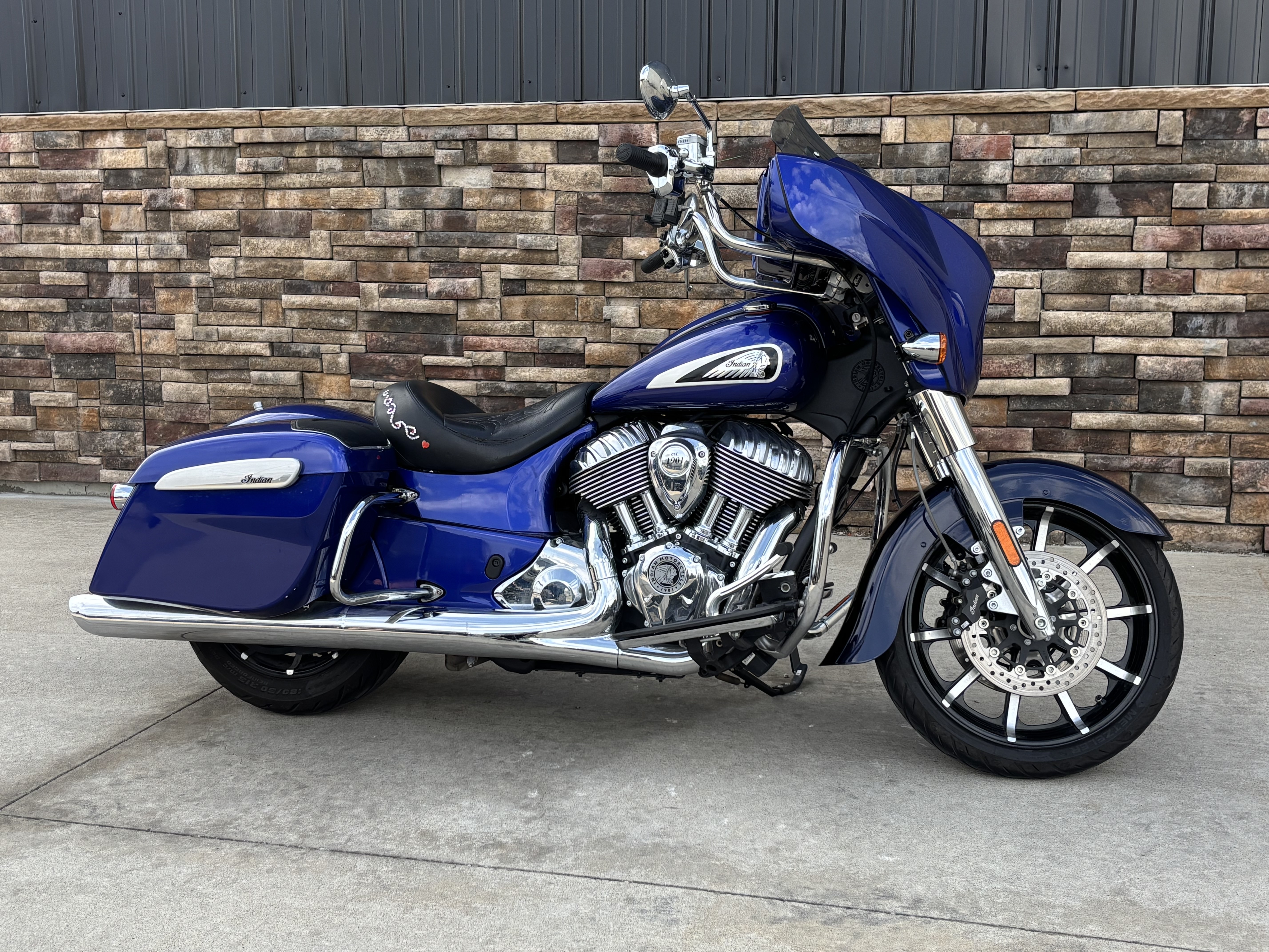 2024 Indian Motorcycle Chieftain® Limited with PowerBand Audio Package in Columbia, Missouri - Photo 2