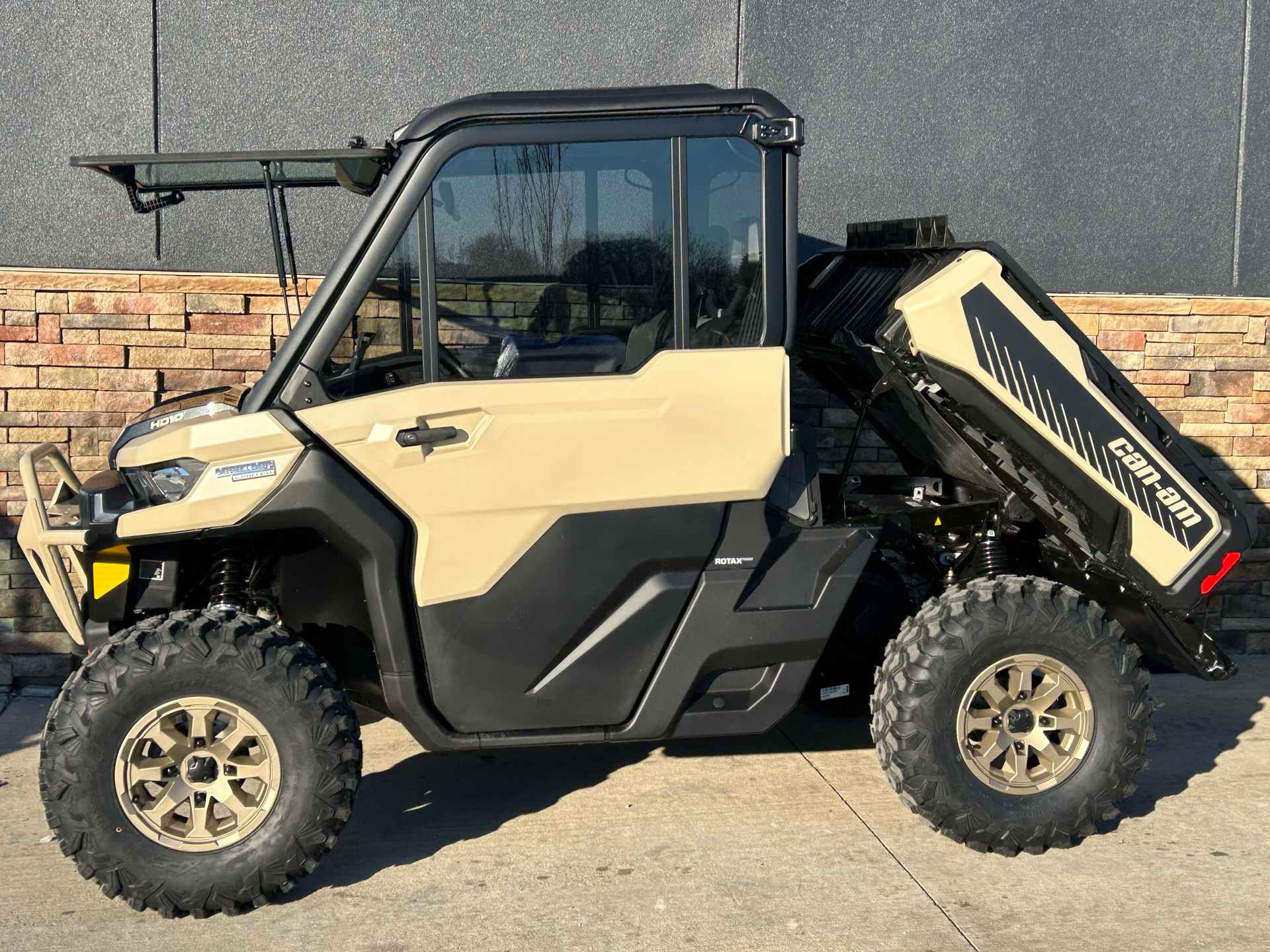 2025 Can-Am Defender Limited in Columbia, Missouri - Photo 7