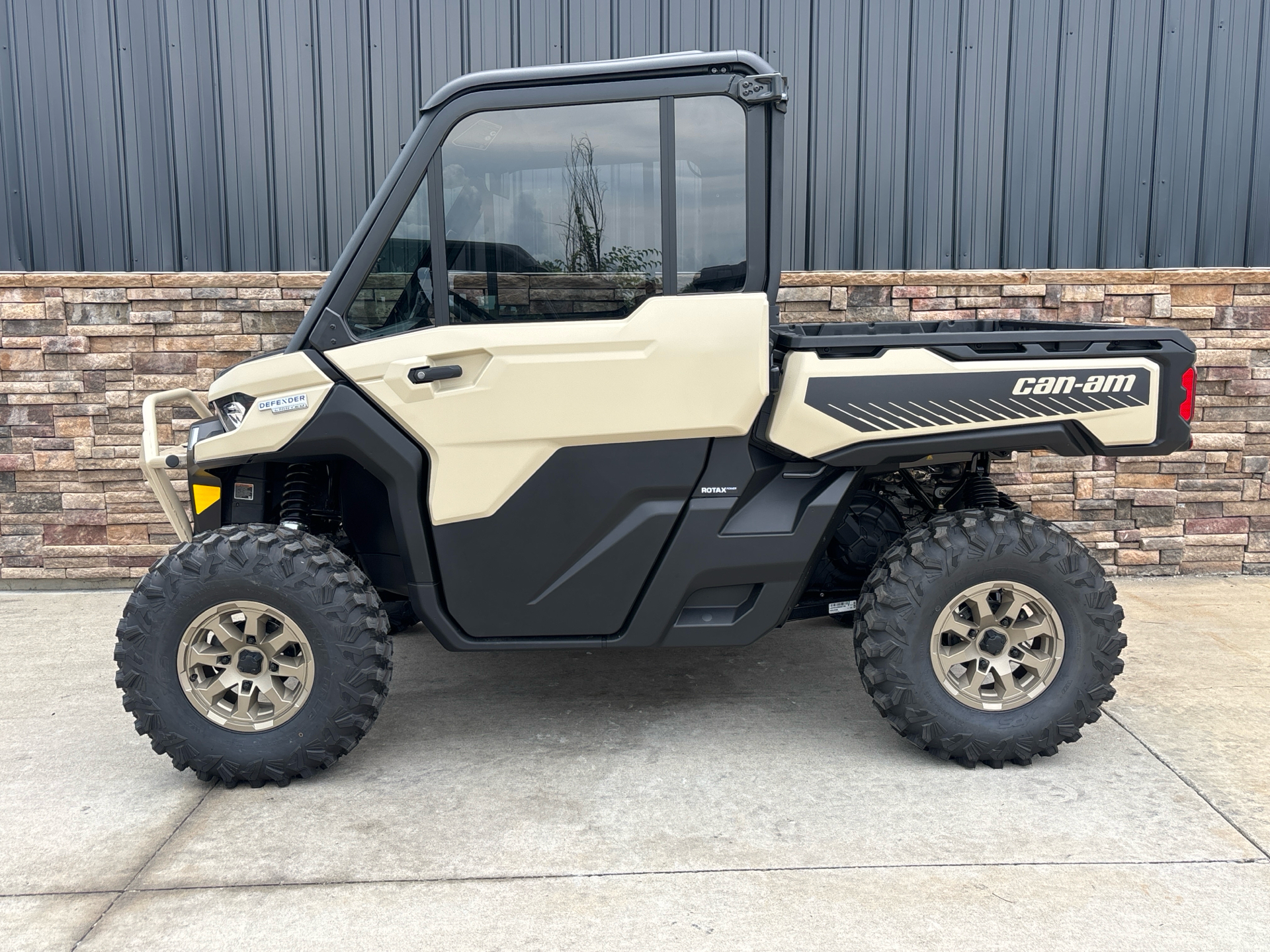 2025 Can-Am Defender Limited in Columbia, Missouri - Photo 1