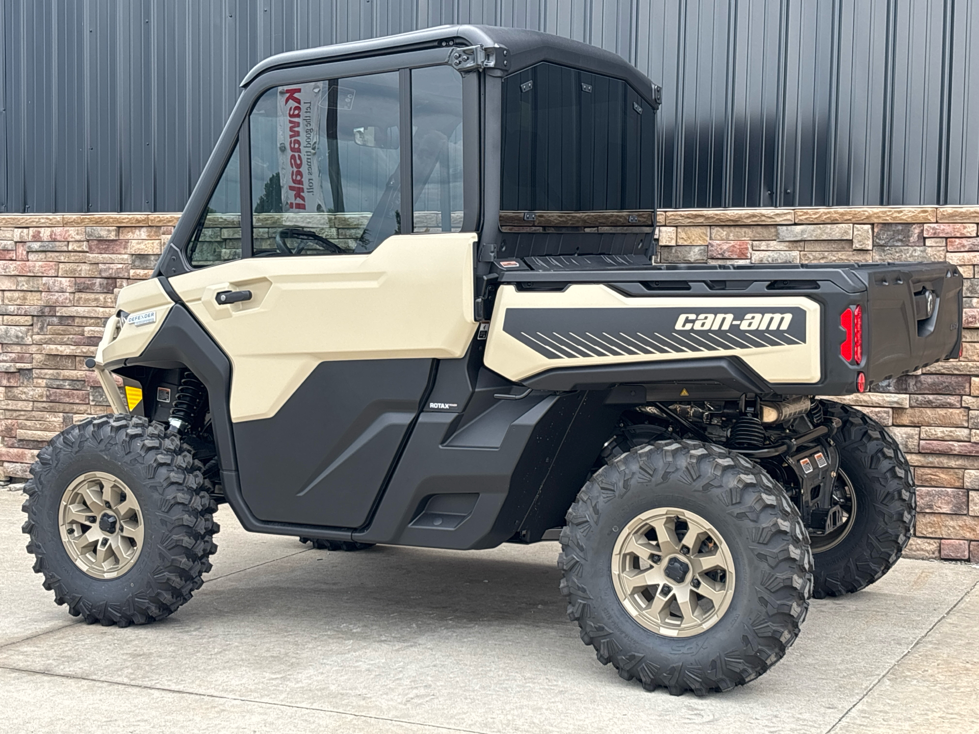 2025 Can-Am Defender Limited in Columbia, Missouri - Photo 2