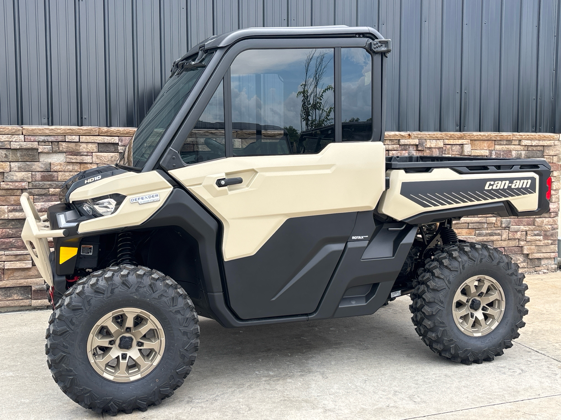 2025 Can-Am Defender Limited in Columbia, Missouri - Photo 3