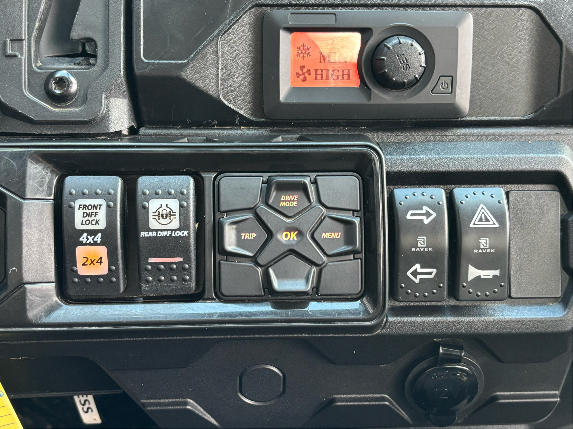 2025 Can-Am Defender Limited in Columbia, Missouri - Photo 10