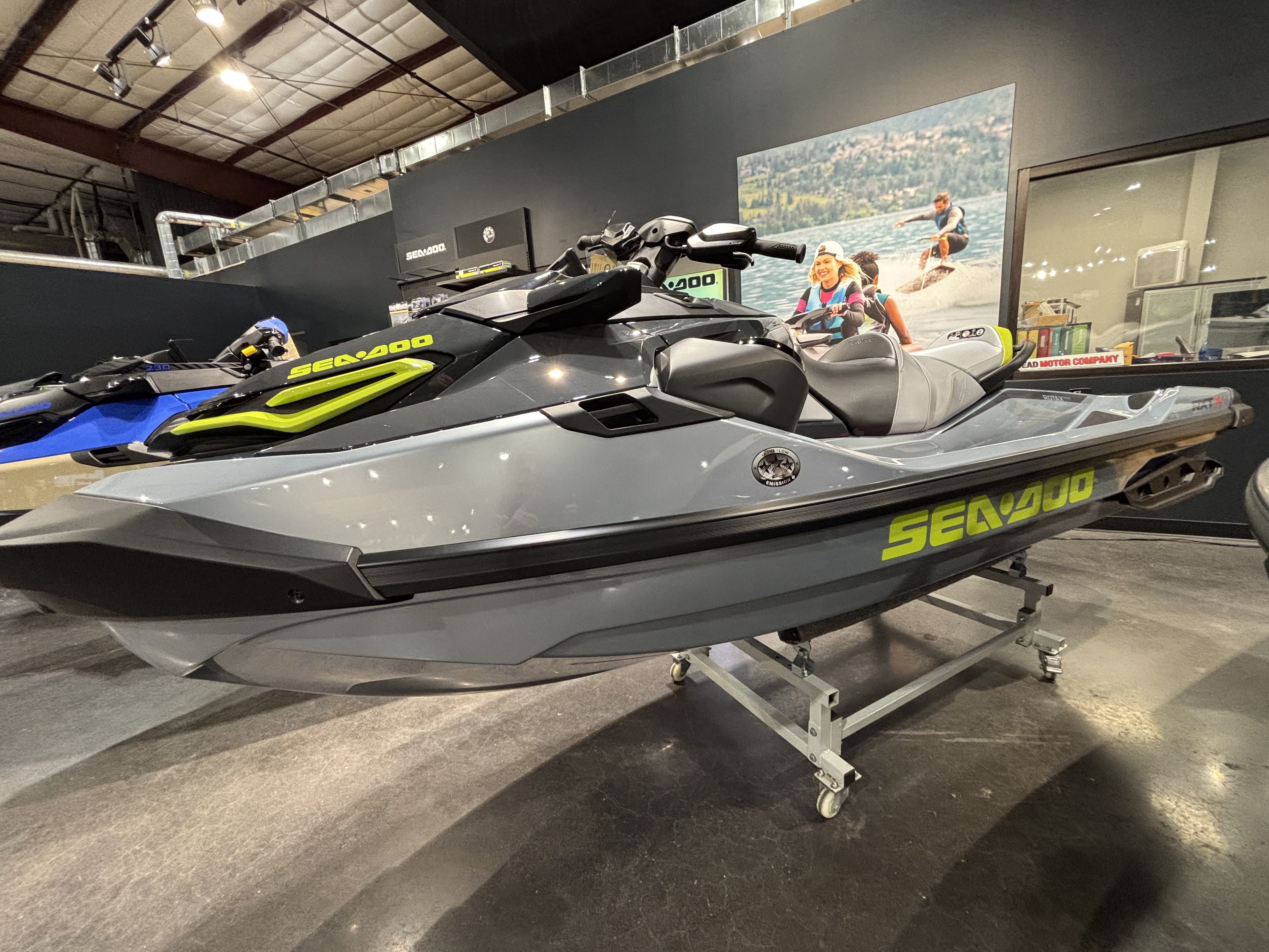 その他 raytrekdebut! LC-M (E02/H110) New 2026 Sea-Doo RXT-X™ 325 Ice Metal / Manta Green in