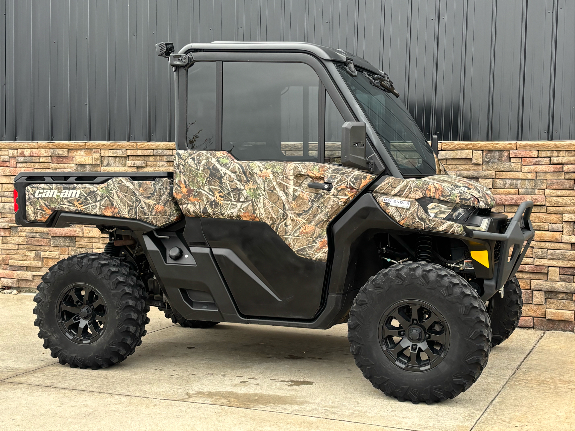 2025 Can-Am Defender XT HD10 in Columbia, Missouri - Photo 1