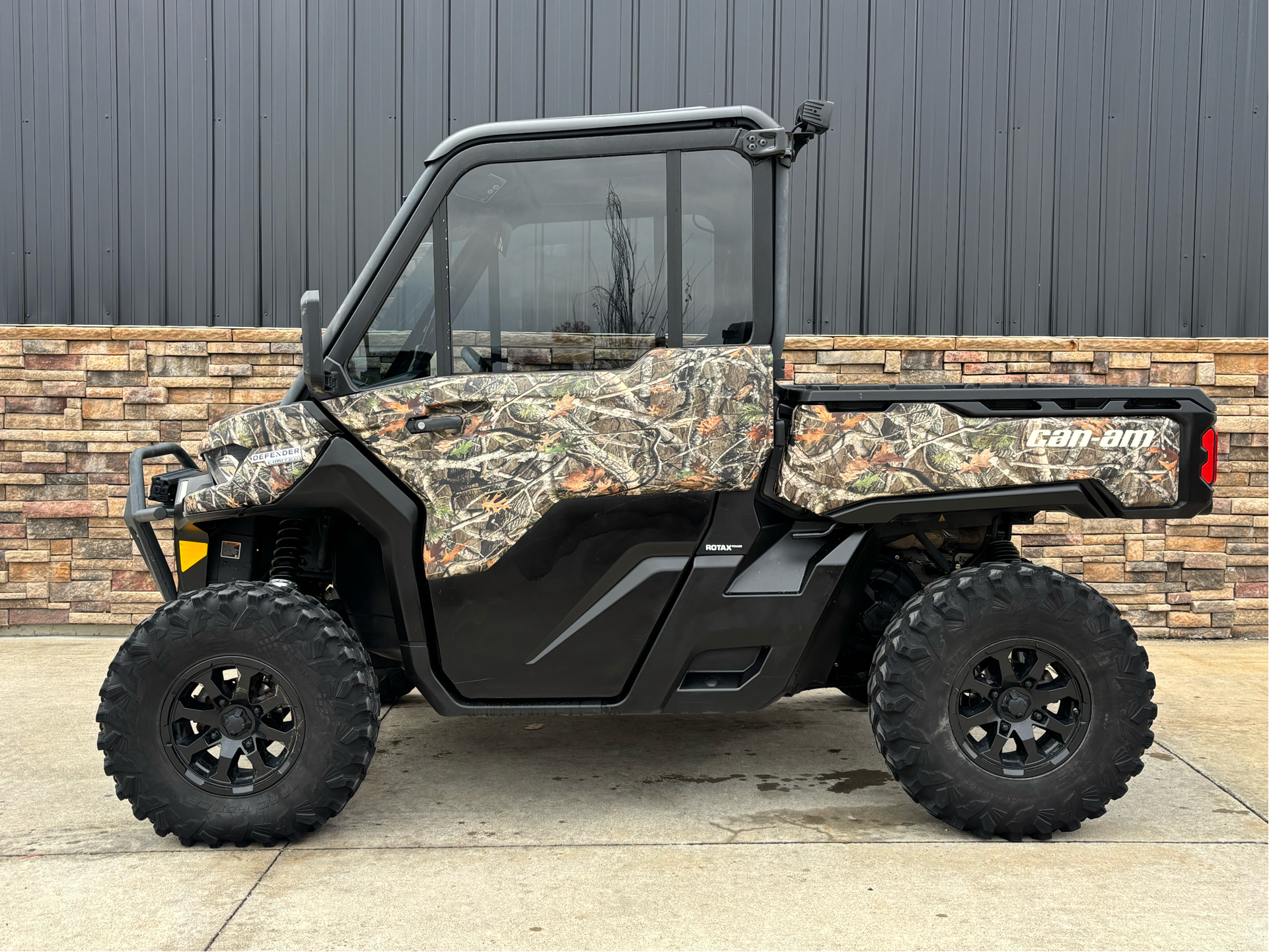 2025 Can-Am Defender XT HD10 in Columbia, Missouri - Photo 16