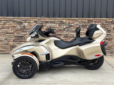 2017 Can-Am Spyder RT-S — photo 1 of 16