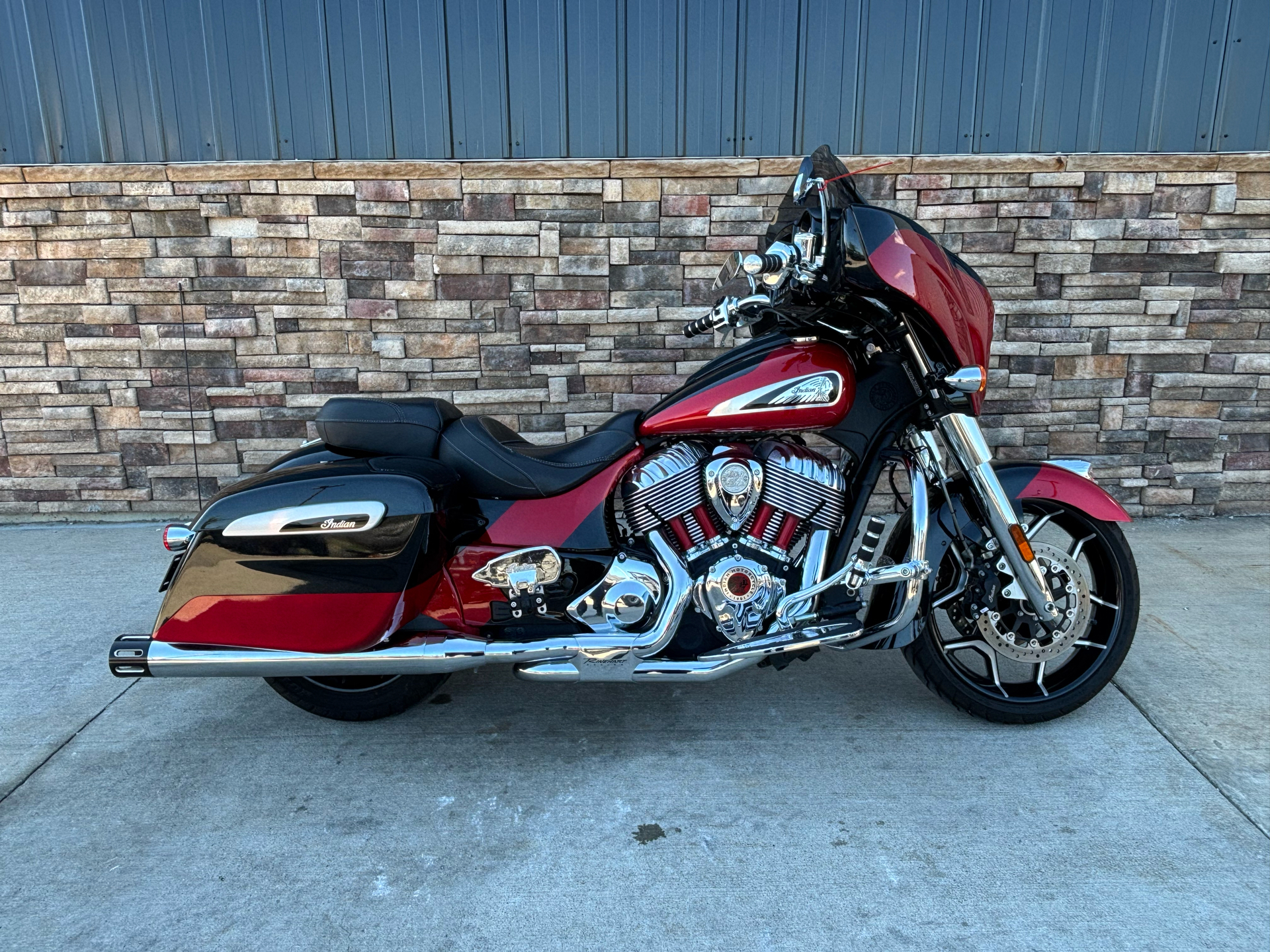 2020 Indian Motorcycle CHFTN ELITE, THNDR BLK CRYSTL/RD CANY, 49ST Elite in Columbia, Missouri - Photo 1